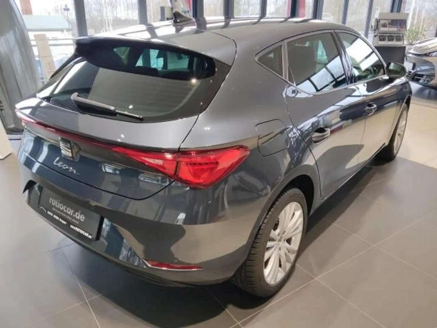 SEAT Leon LEON STYLE EDITION 1.5 ETSI DSG NAVI SITZH. EPH Grau - 2