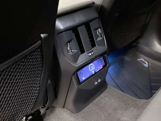 BMW X3 M50 Aut., Innovations & Premium Paket, 8-fach Ansicht 23