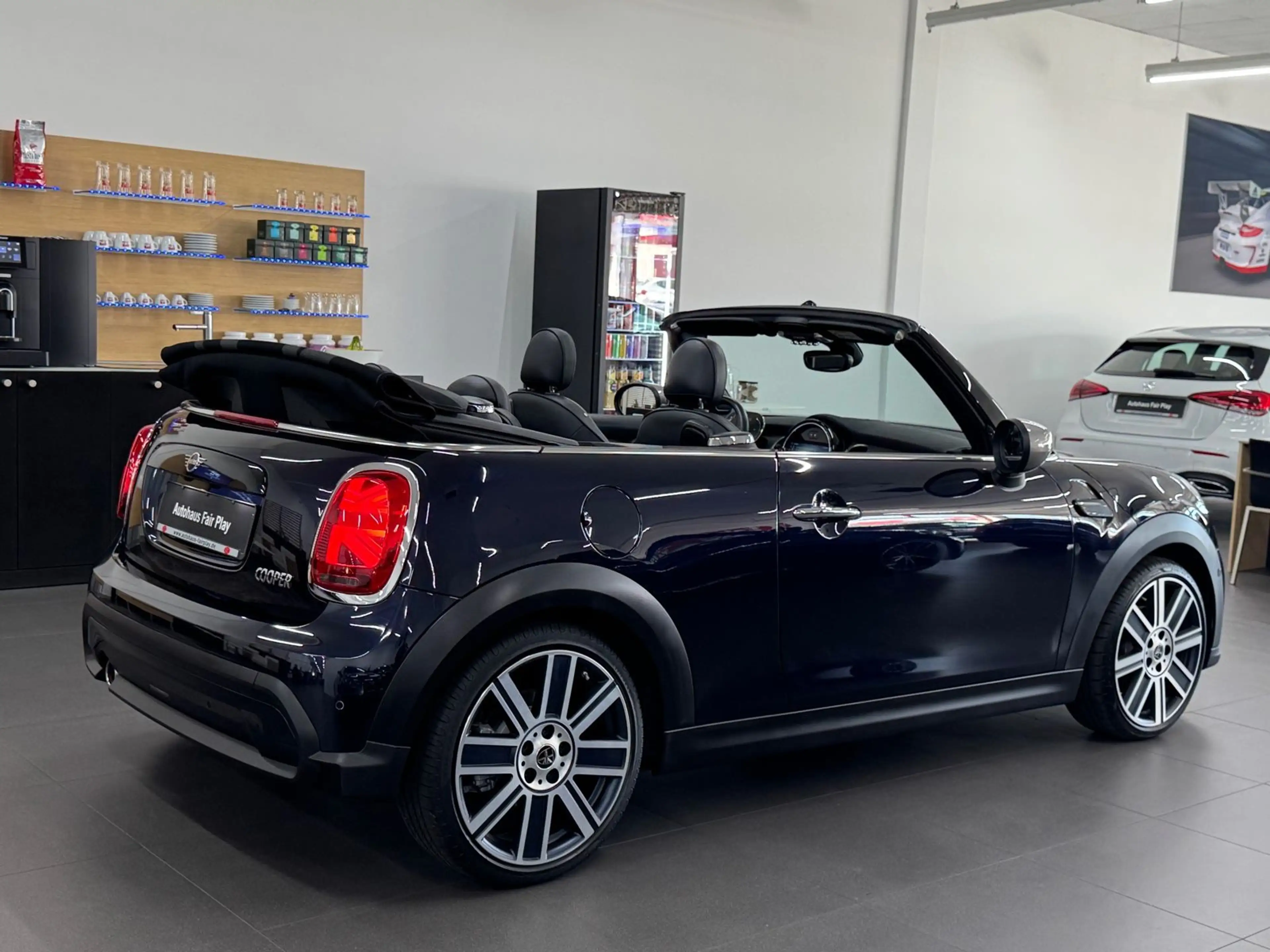 MINI Cooper Cabrio " Yours "Aut LED/NAV/CARPLAY/U-FREI — photo 6