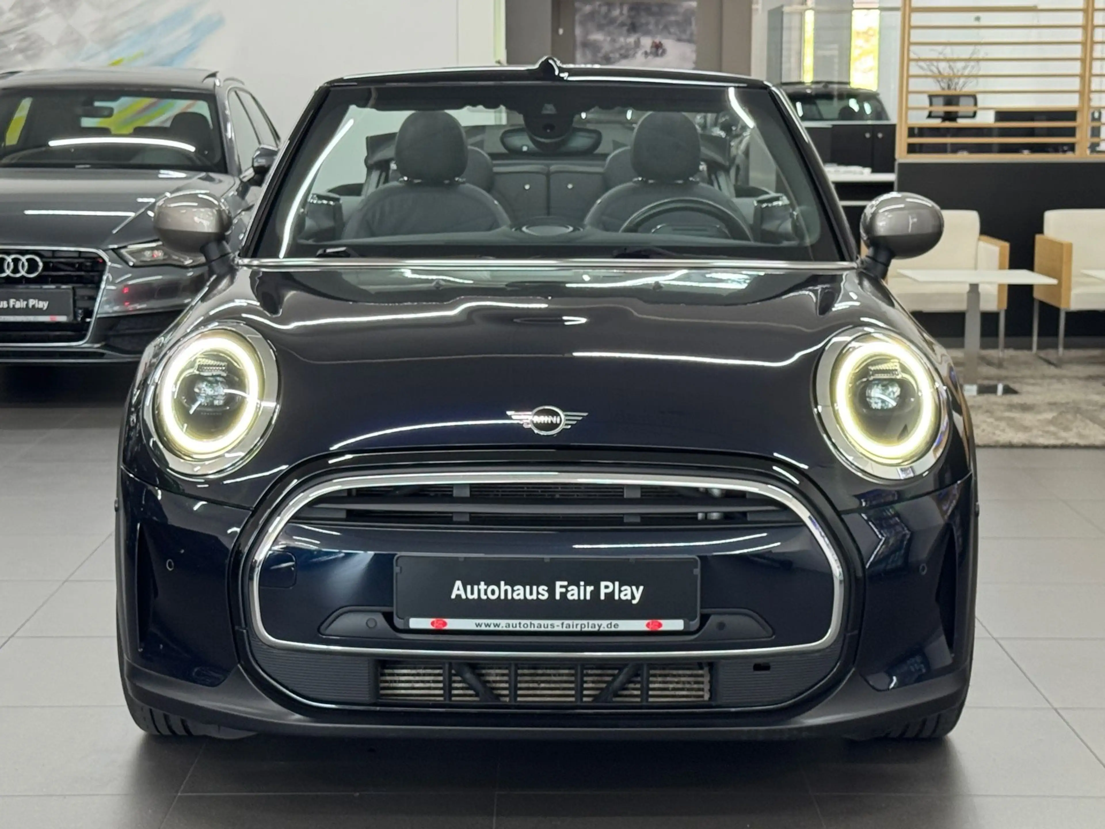 MINI Cooper Cabrio " Yours "Aut LED/NAV/CARPLAY/U-FREI — photo 2