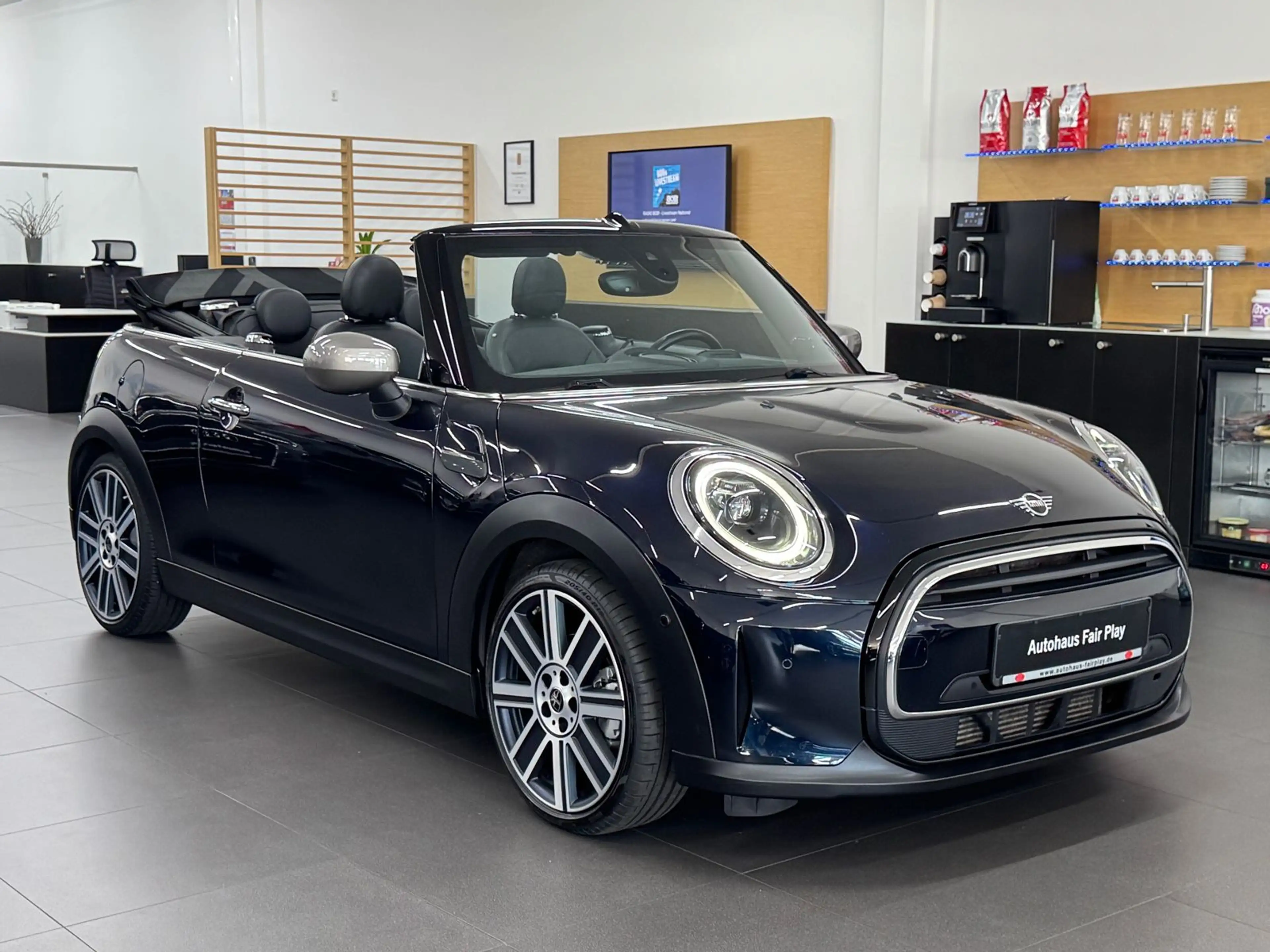 MINI Cooper Cabrio " Yours "Aut LED/NAV/CARPLAY/U-FREI — photo 3