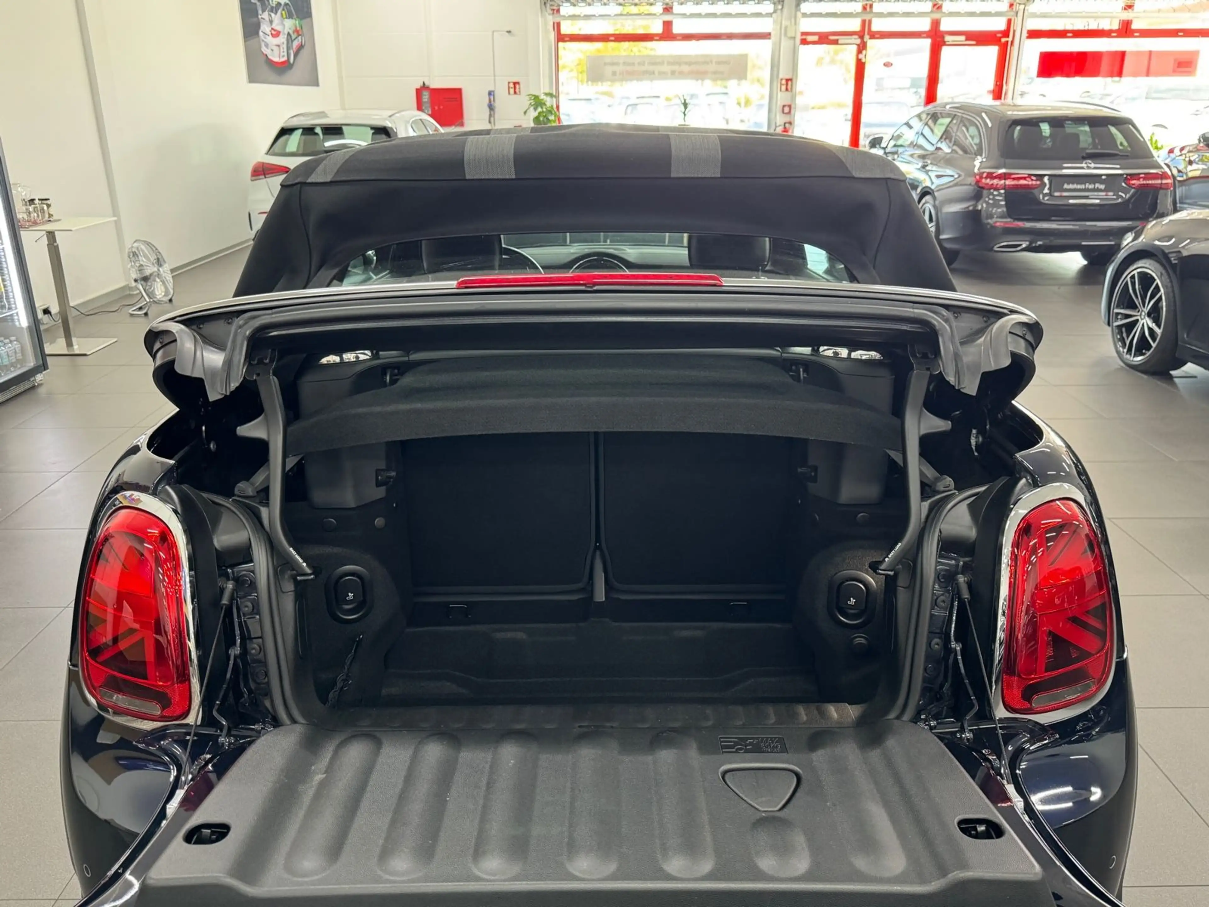 MINI Cooper Cabrio " Yours "Aut LED/NAV/CARPLAY/U-FREI — photo 12