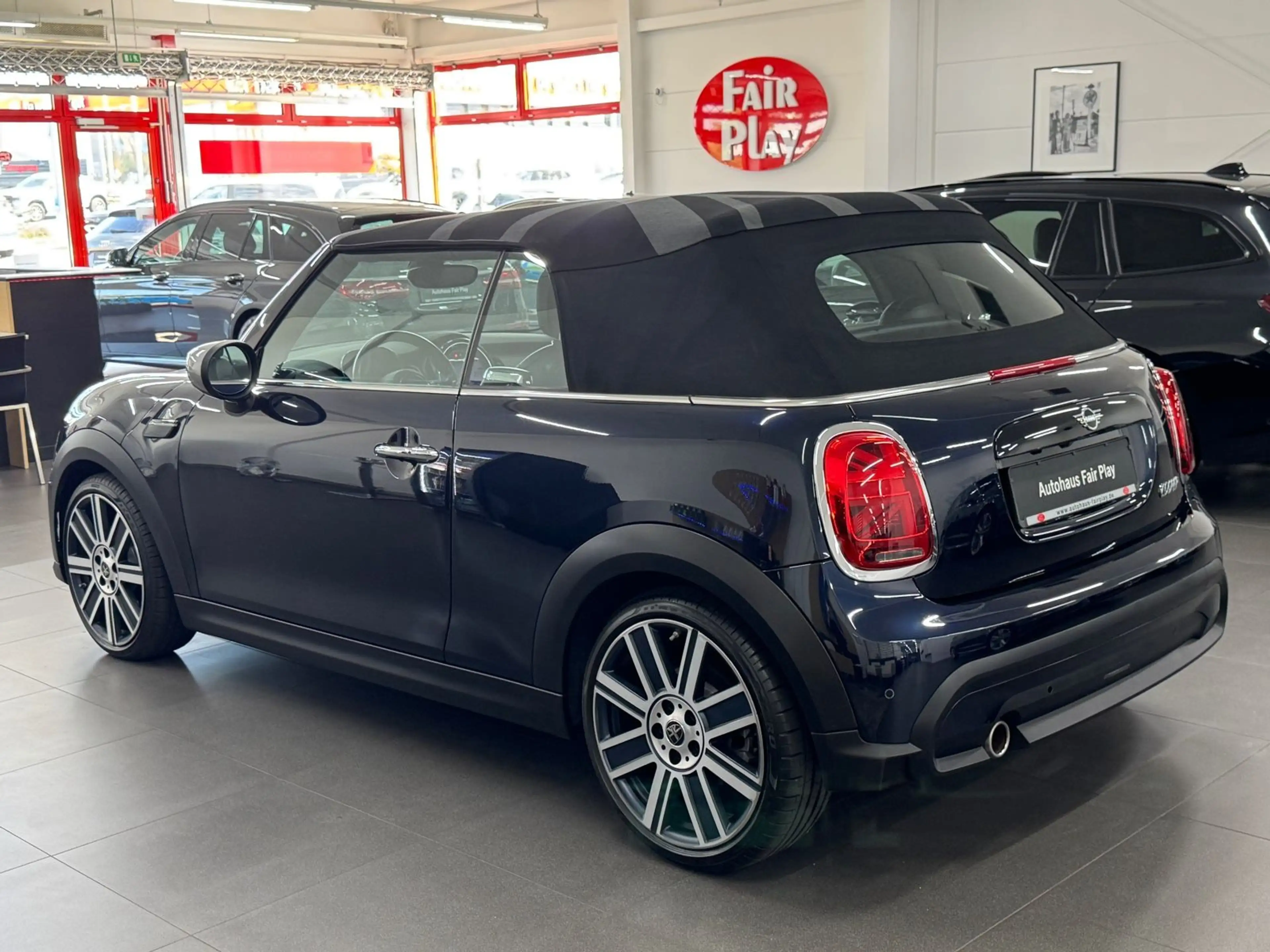 MINI Cooper Cabrio " Yours "Aut LED/NAV/CARPLAY/U-FREI — photo 9