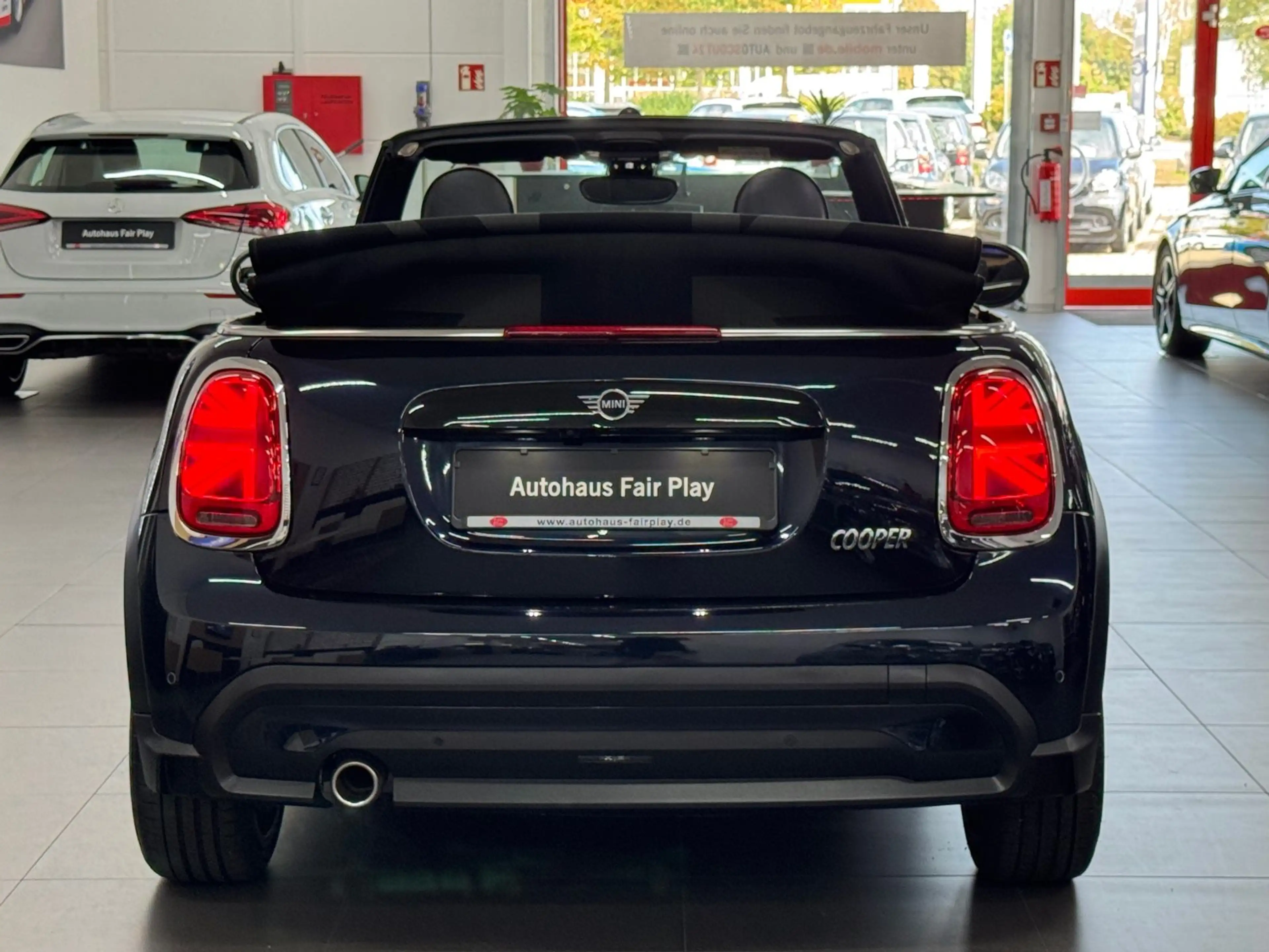 MINI Cooper Cabrio " Yours "Aut LED/NAV/CARPLAY/U-FREI — photo 8