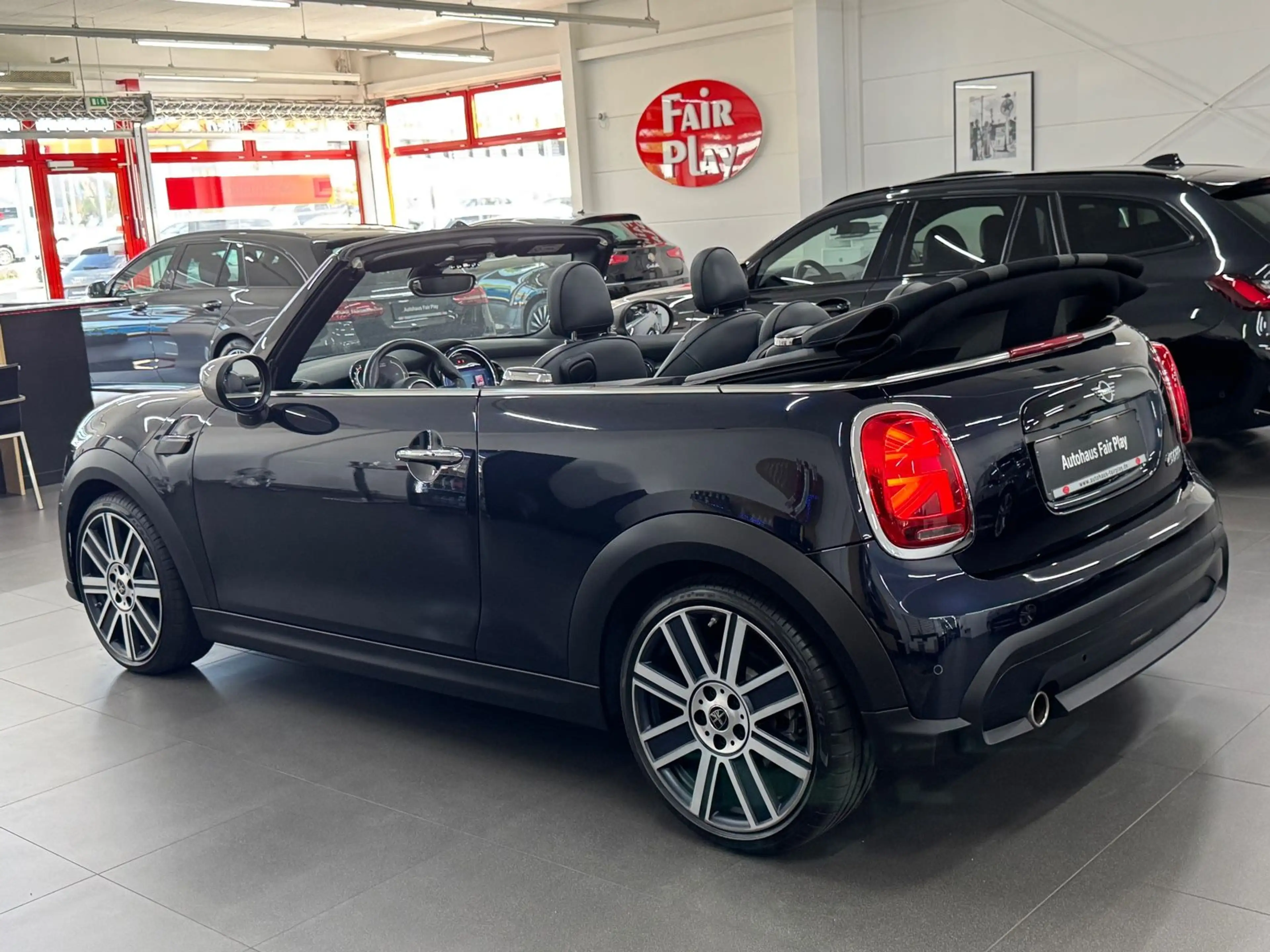 MINI Cooper Cabrio " Yours "Aut LED/NAV/CARPLAY/U-FREI — photo 10