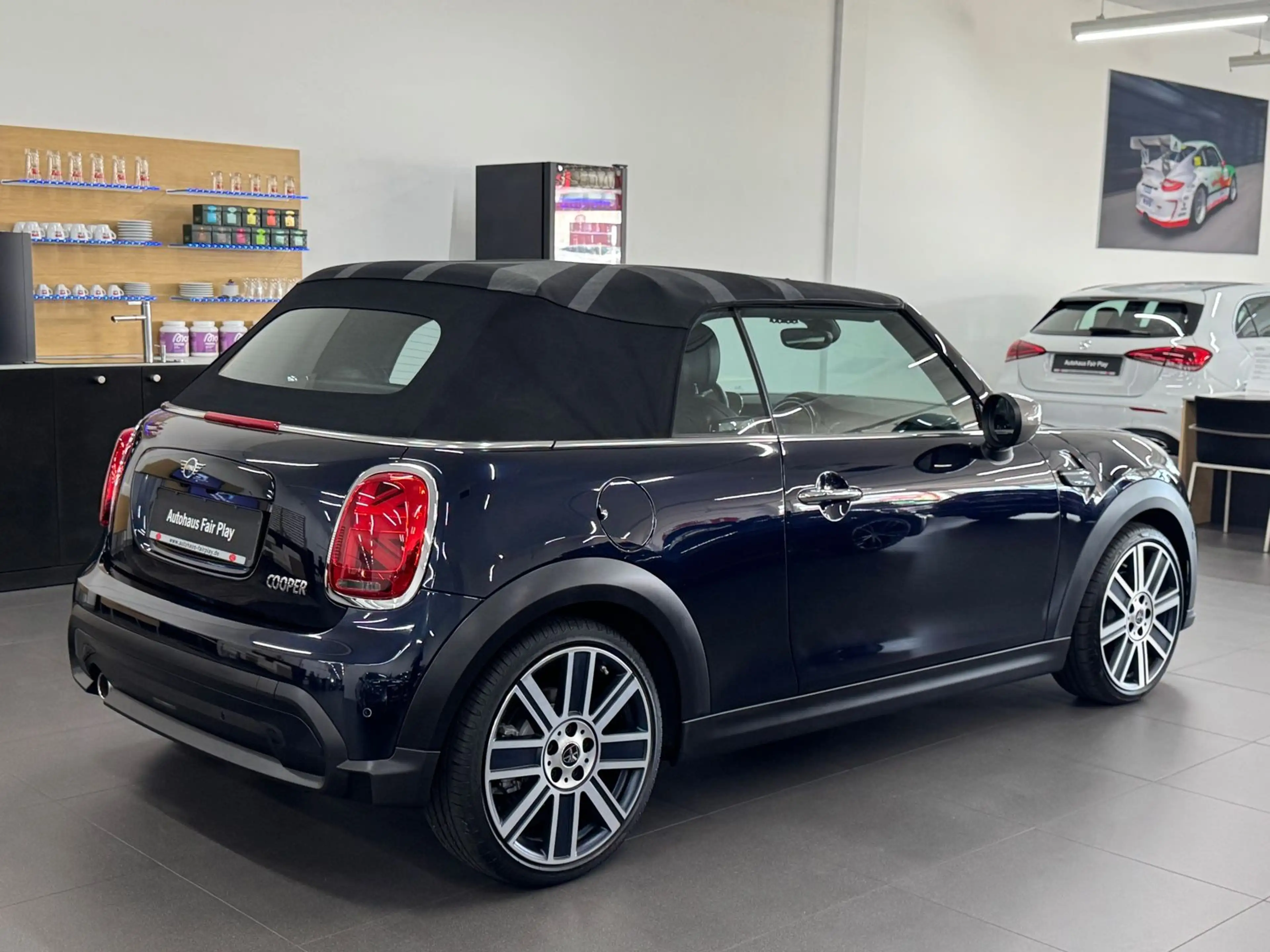 MINI Cooper Cabrio " Yours "Aut LED/NAV/CARPLAY/U-FREI — photo 5