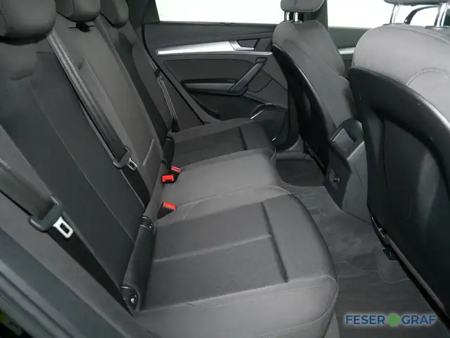 Audi Q5 view 7