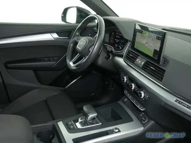 Audi Q5 view 5