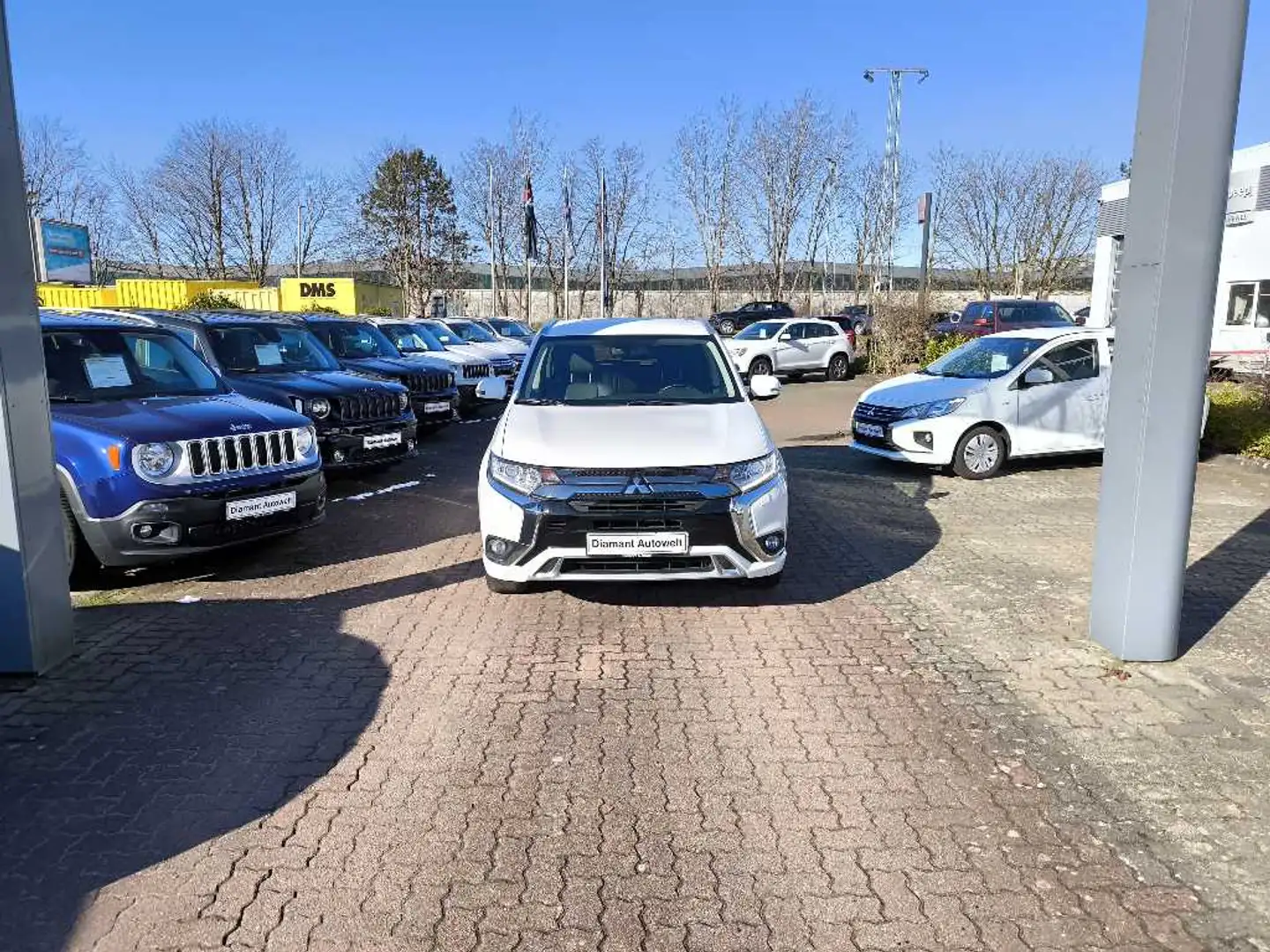 Mitsubishi Outlander Outlander Plug-in Hybrid BASIS Spirit 2.4 AHK Weiß - 2