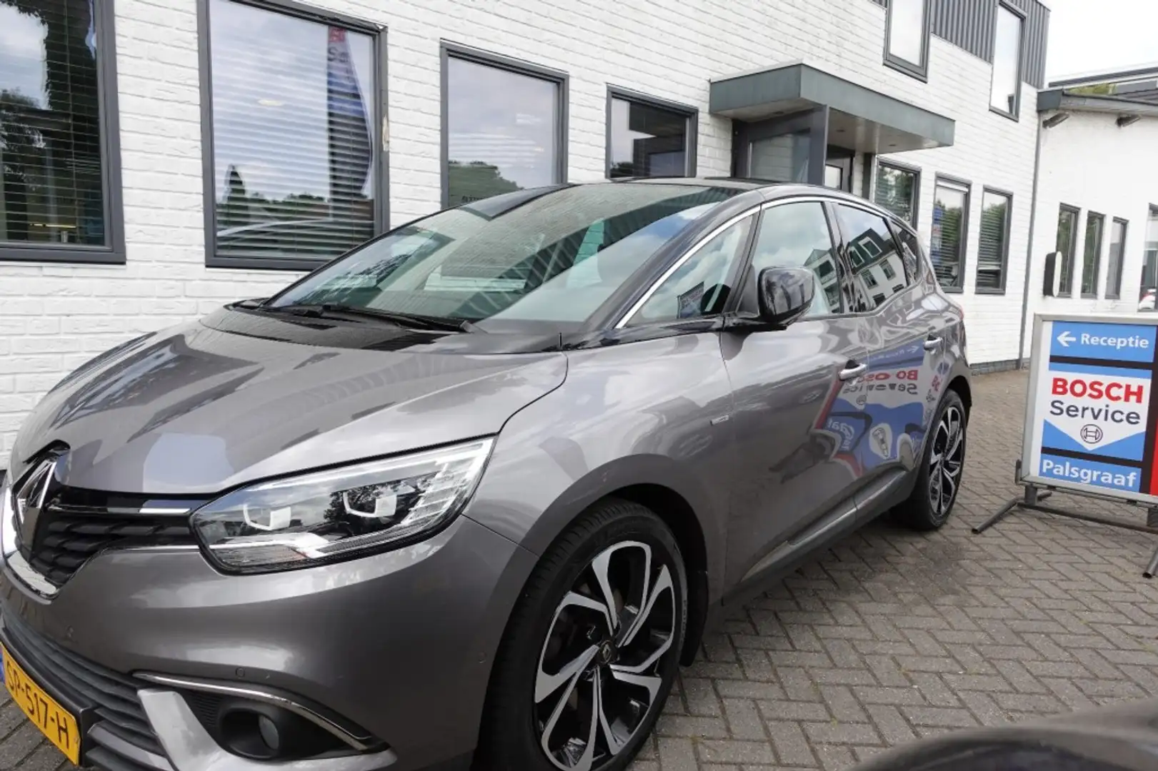 Renault Scenic 1.3 TCE BOSE 140 pk Camera Navi Half Leder Grijs - 1
