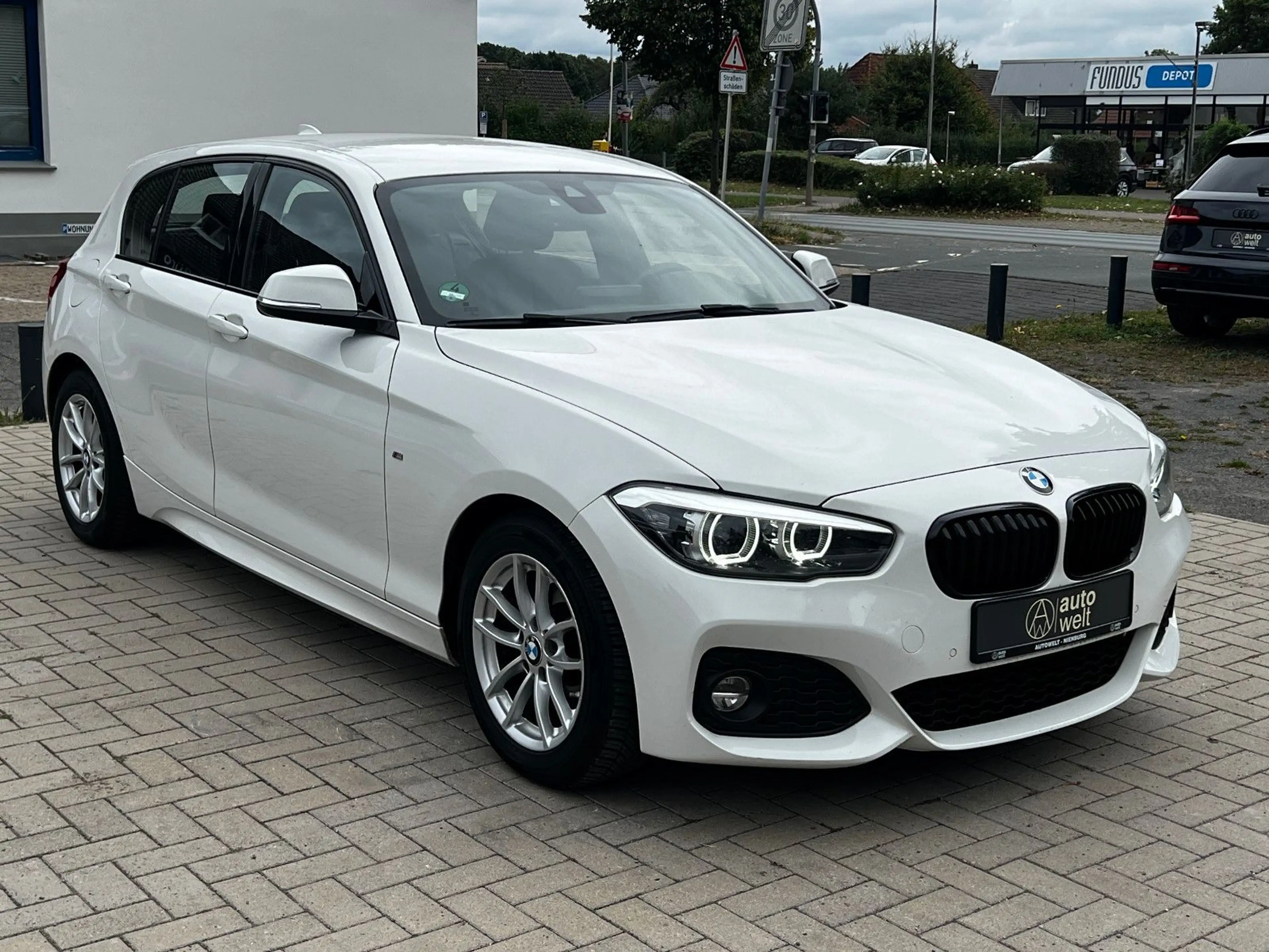 BMW 120 i, Limo, Automatik, M Pkaet, LED, Leder — photo 7