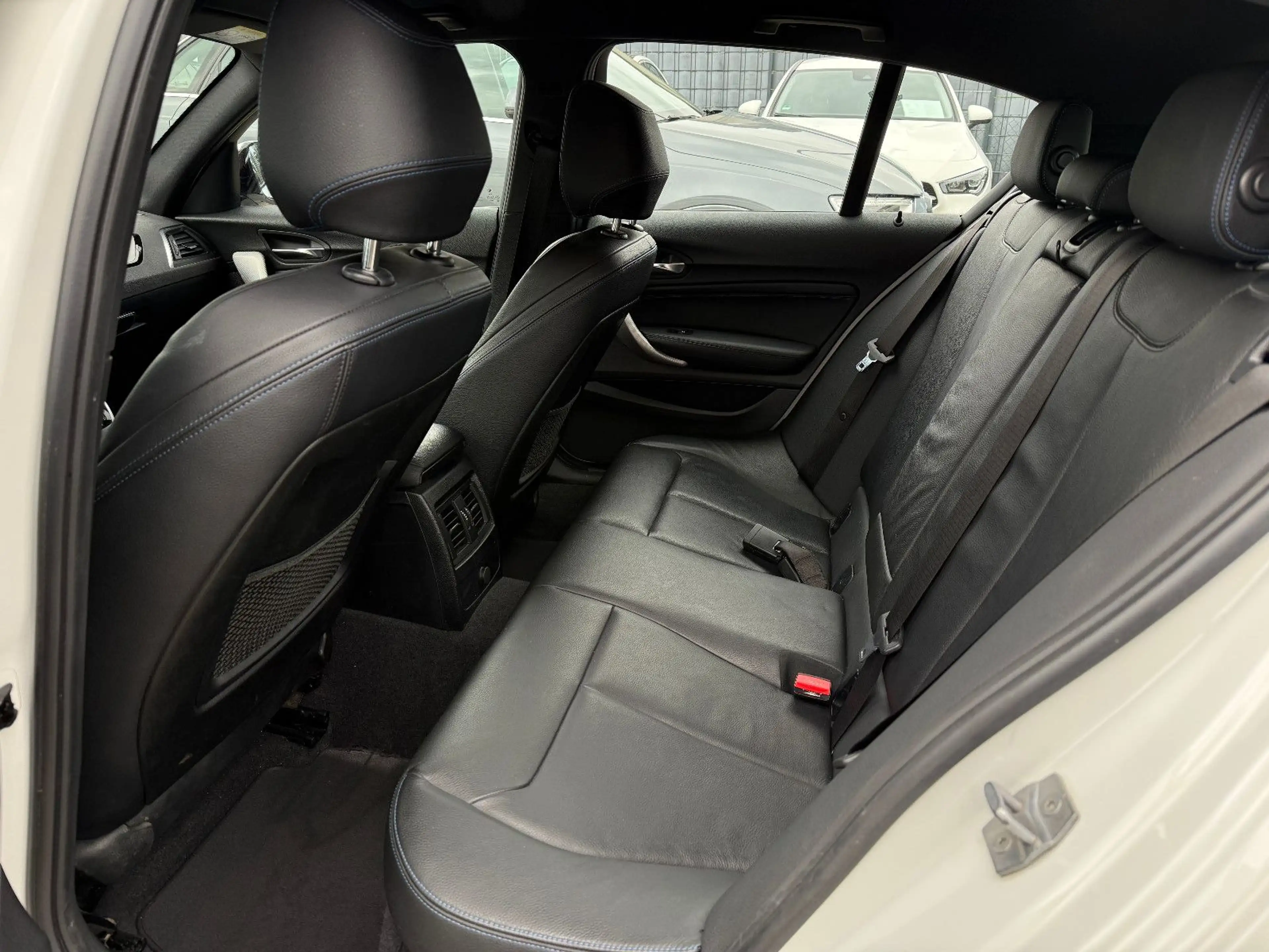 BMW 120 i, Limo, Automatik, M Pkaet, LED, Leder — photo 11
