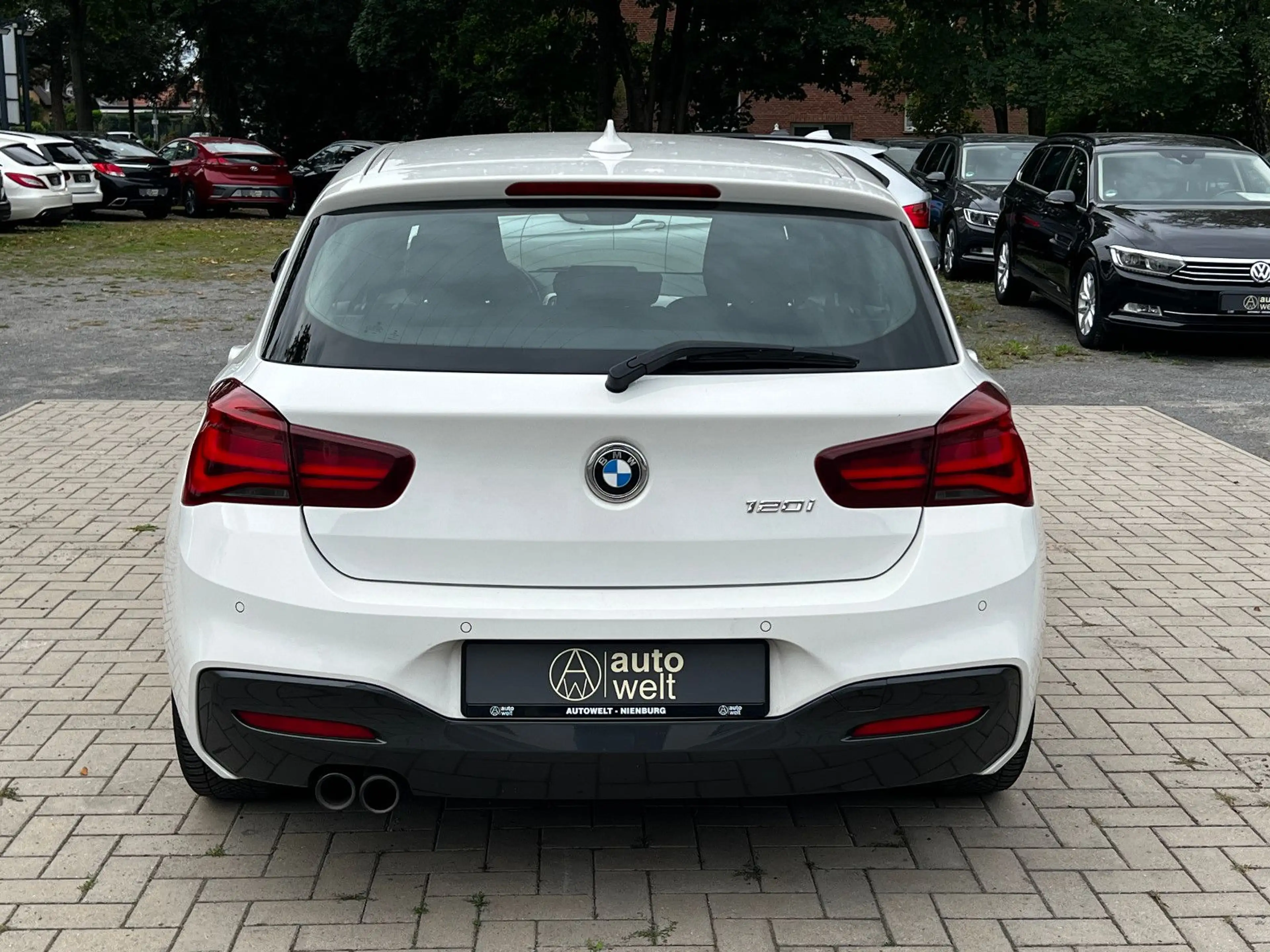 BMW 120 i, Limo, Automatik, M Pkaet, LED, Leder — photo 4