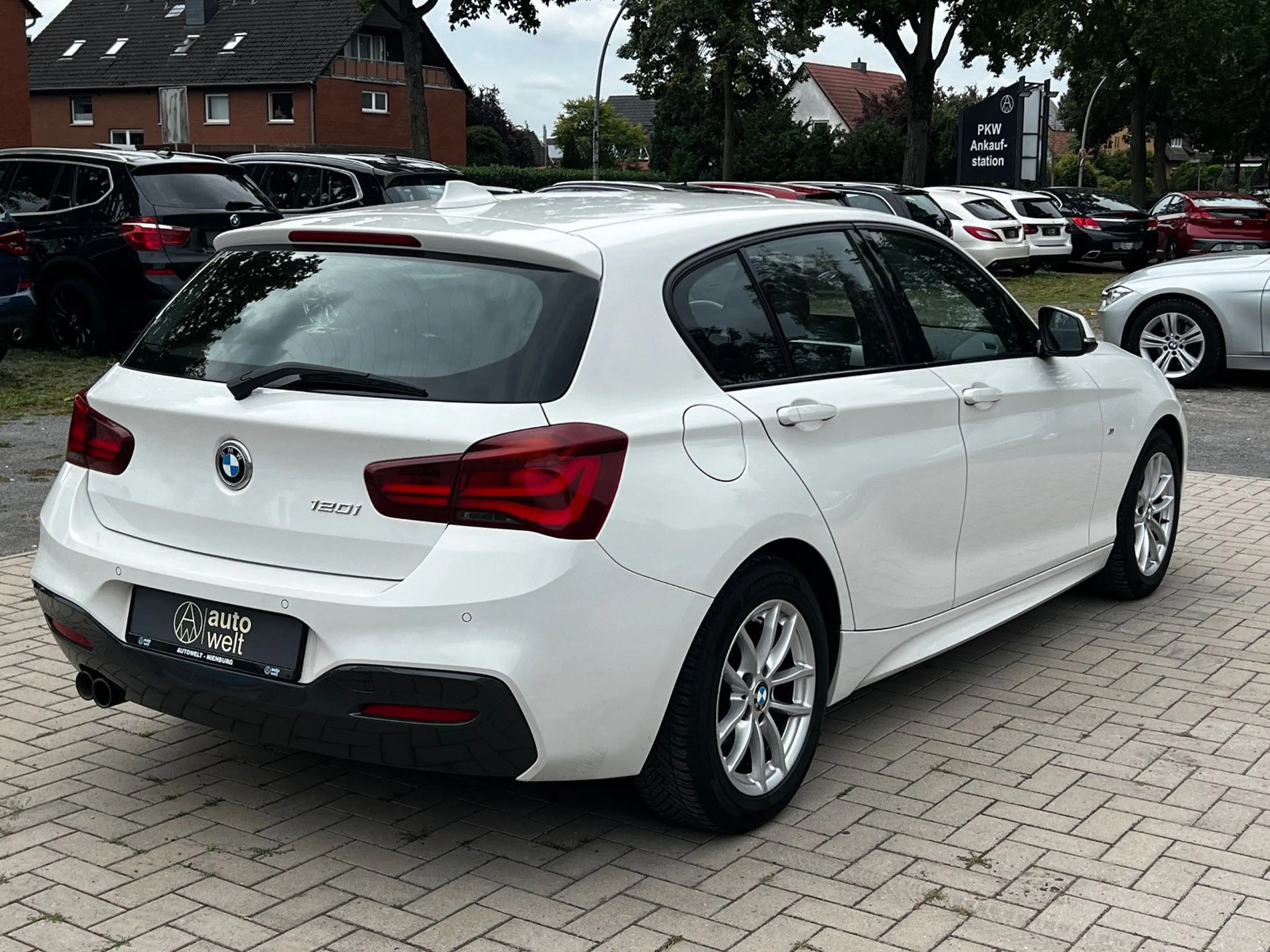 BMW 120 i, Limo, Automatik, M Pkaet, LED, Leder — photo 5