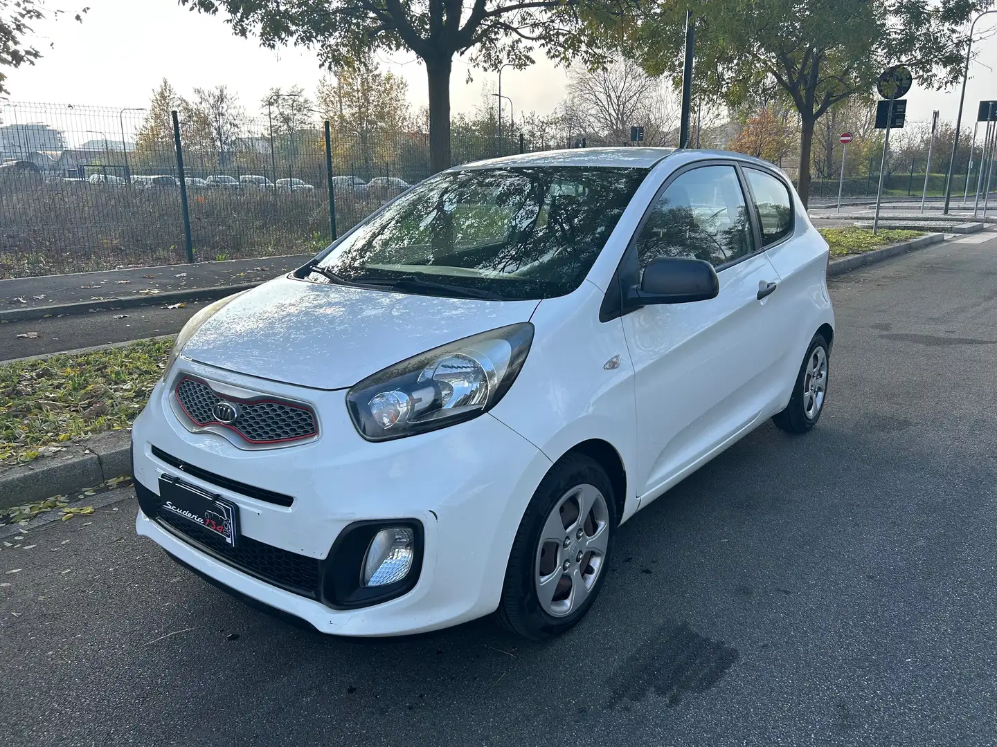 Kia Picanto Picanto 1.0 Urban 3p Bianco - 1