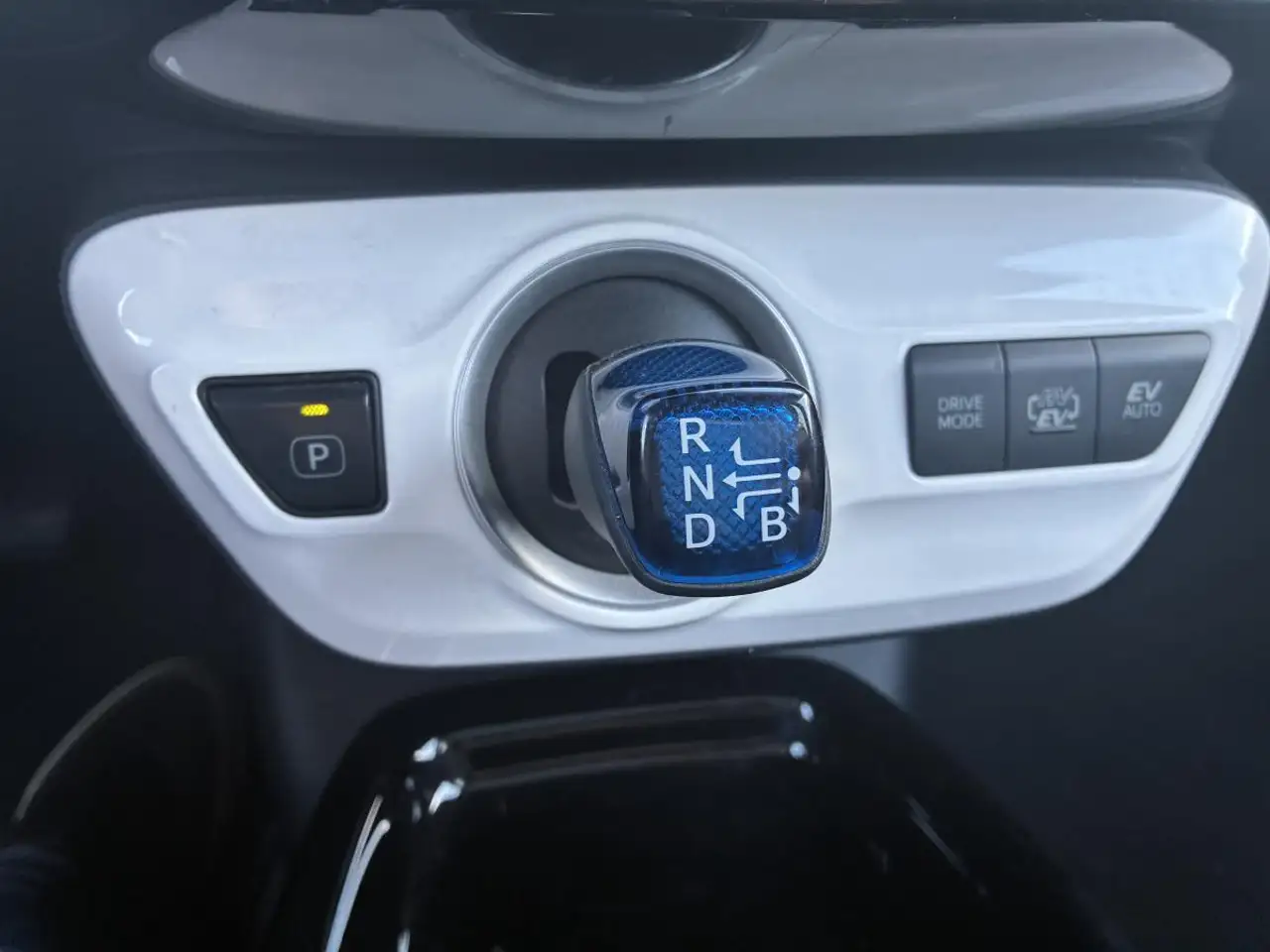 Toyota Prius Prime снимка Toyota Prius Prime