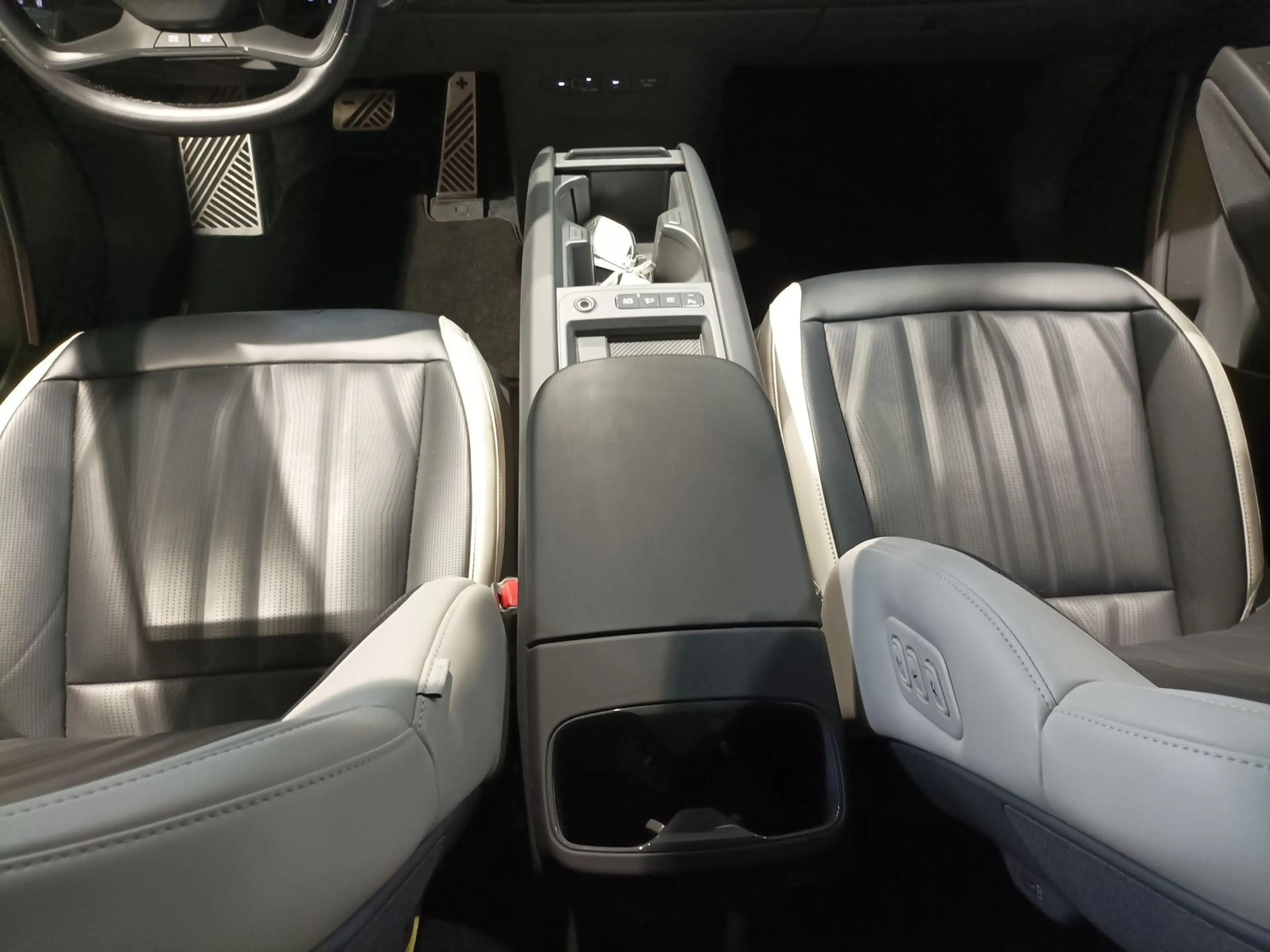 Kia EV9 99,8 kWh 4WD LED|Navi|360°|Leder|ACC — photo 14
