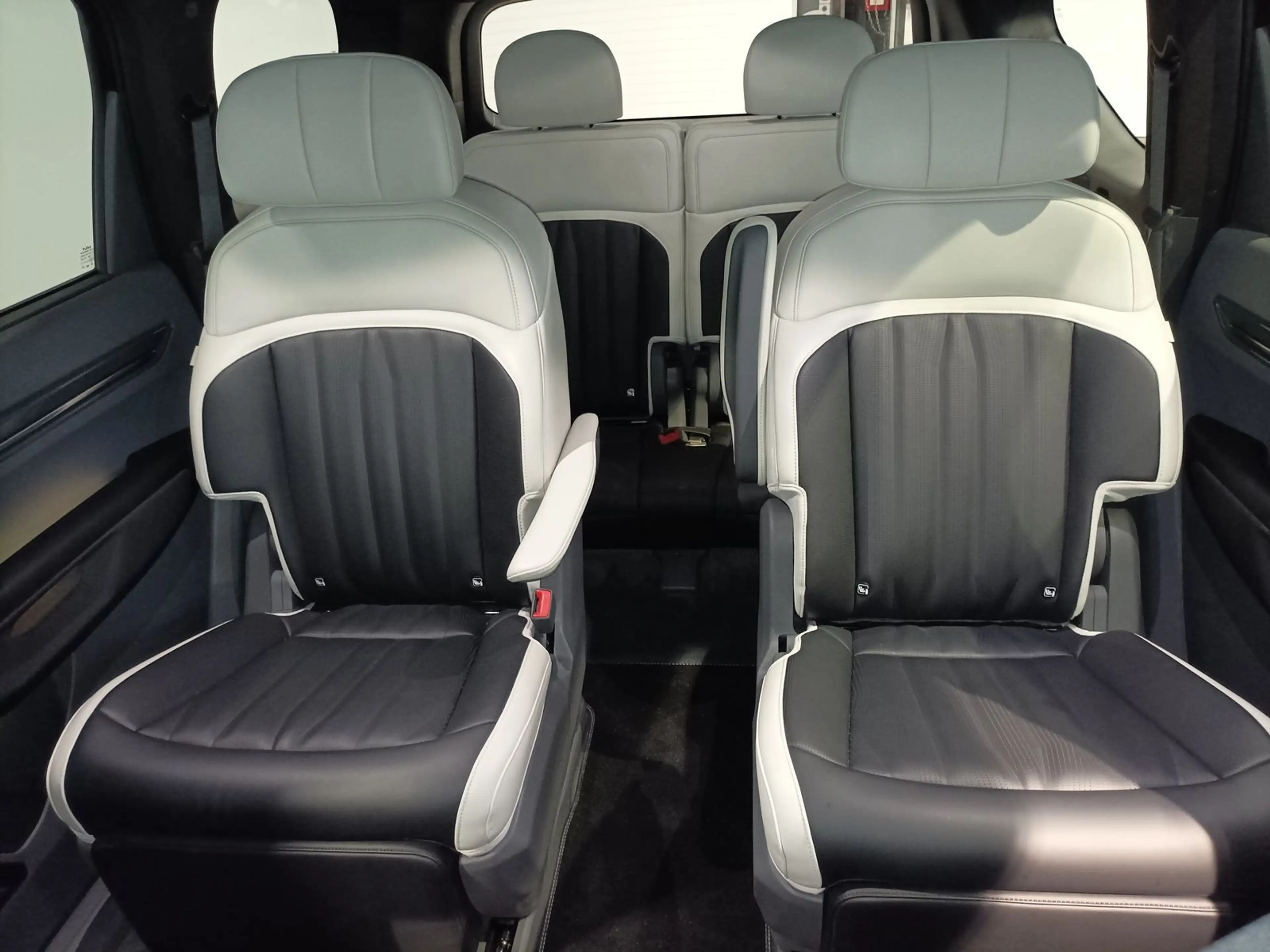Kia EV9 99,8 kWh 4WD LED|Navi|360°|Leder|ACC — photo 15