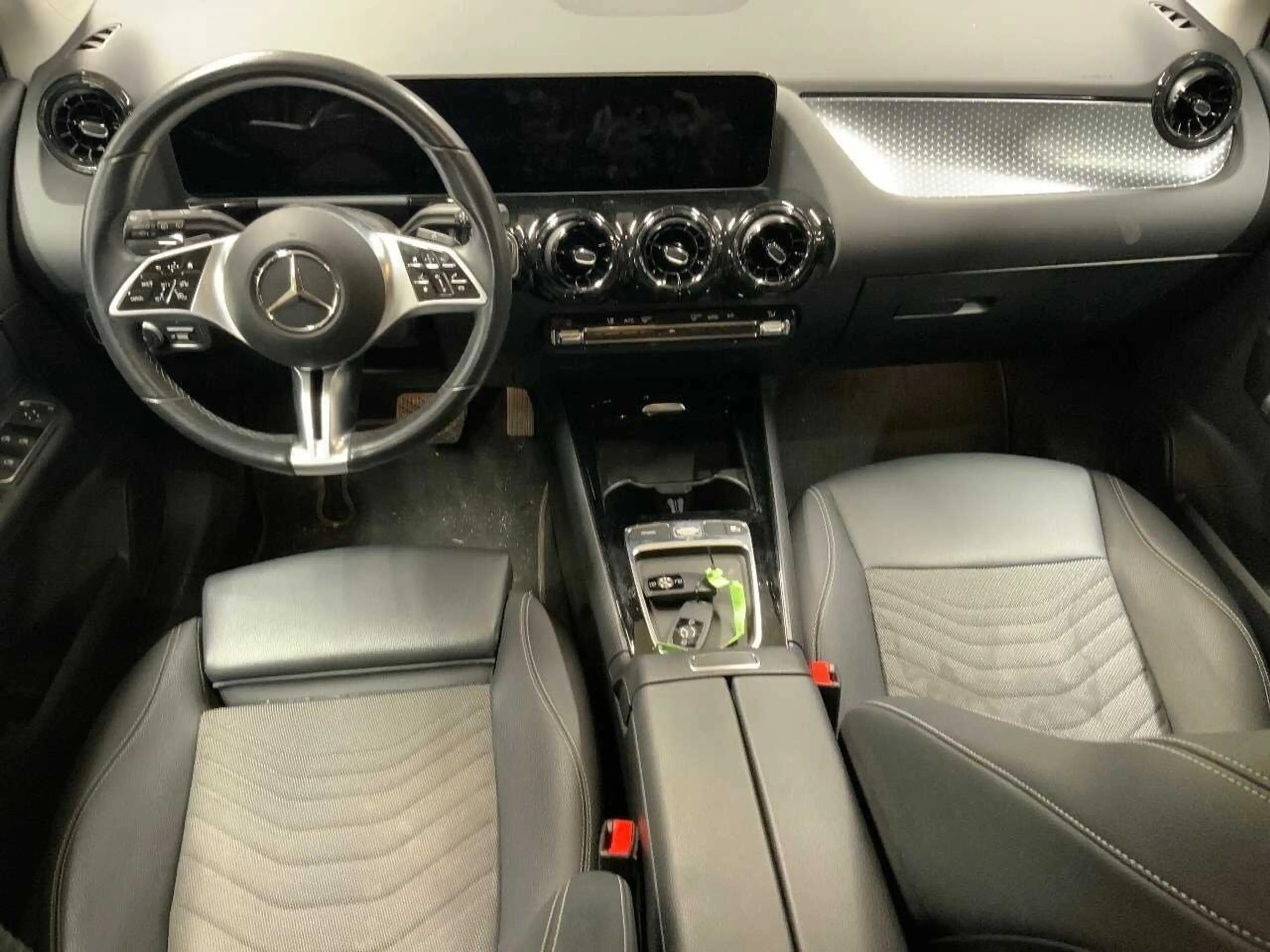 Mercedes-Benz GLA 180 Key LED Lane Navi RKam AUT Facelift SHZ — photo 5