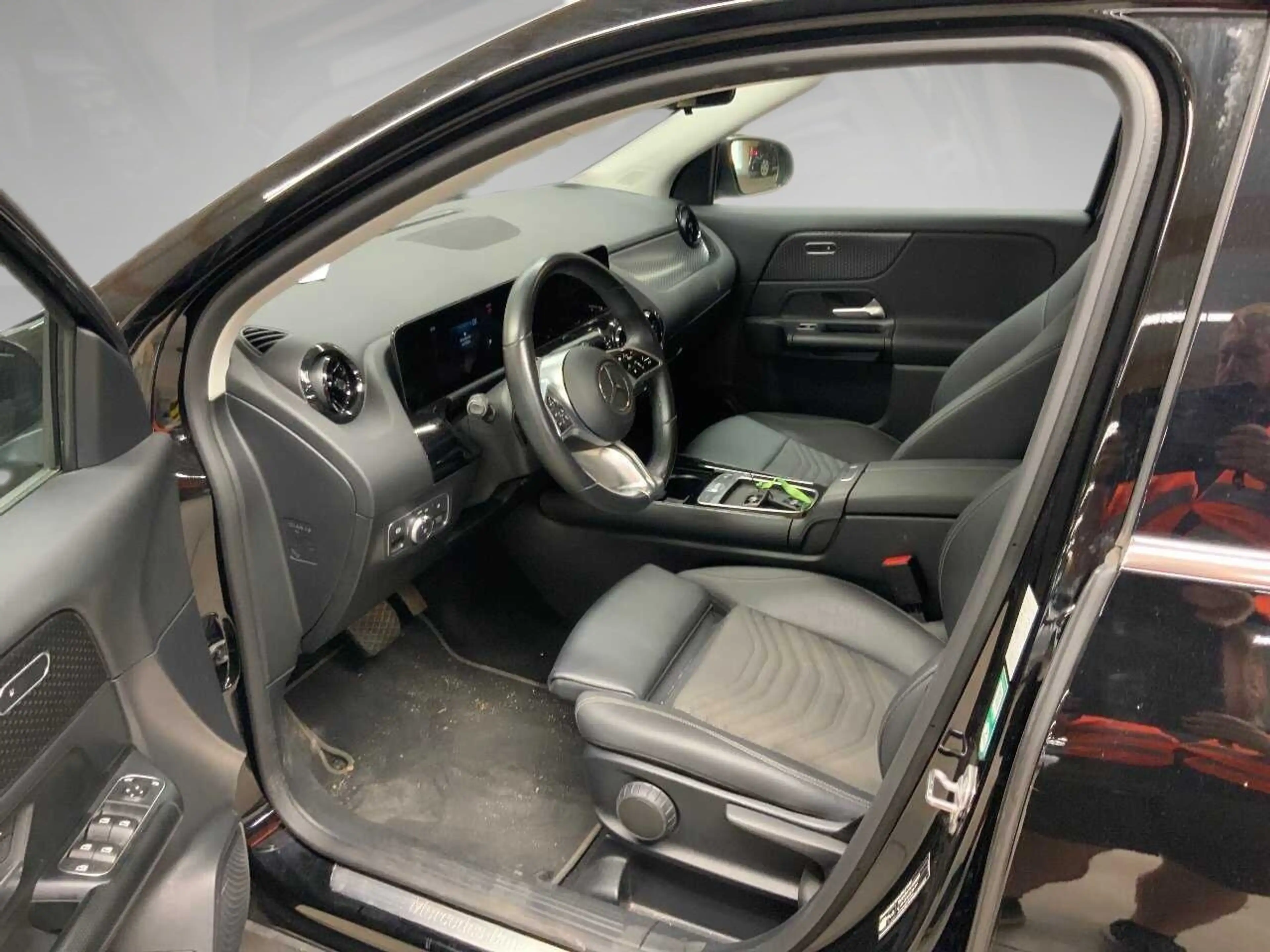 Mercedes-Benz GLA 180 Key LED Lane Navi RKam AUT Facelift SHZ — photo 8