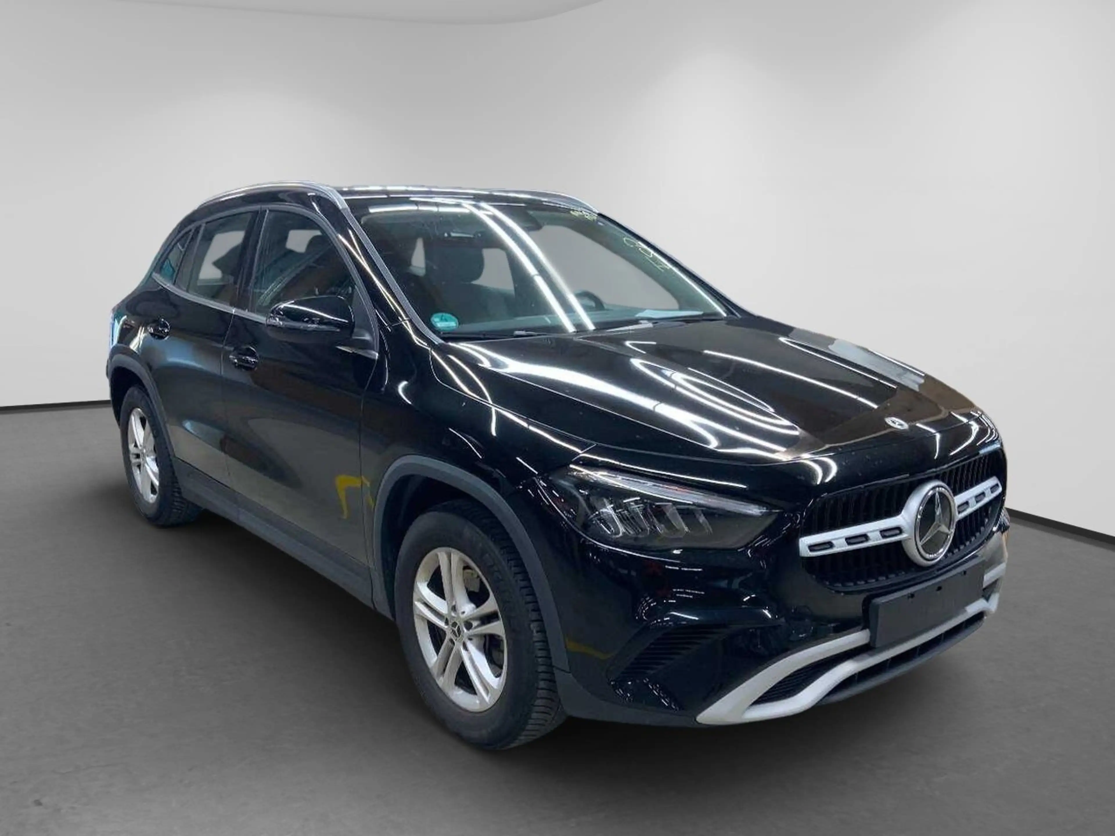 Mercedes-Benz GLA 180 Key LED Lane Navi RKam AUT Facelift SHZ — photo 6