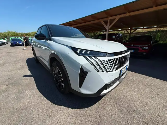 Peugeot 3008 view 3
