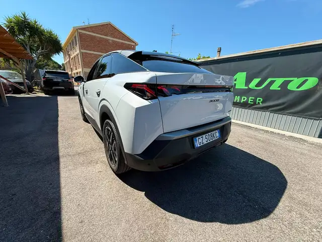 Peugeot 3008 view 4