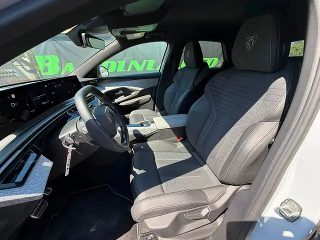 Peugeot 3008 view 9