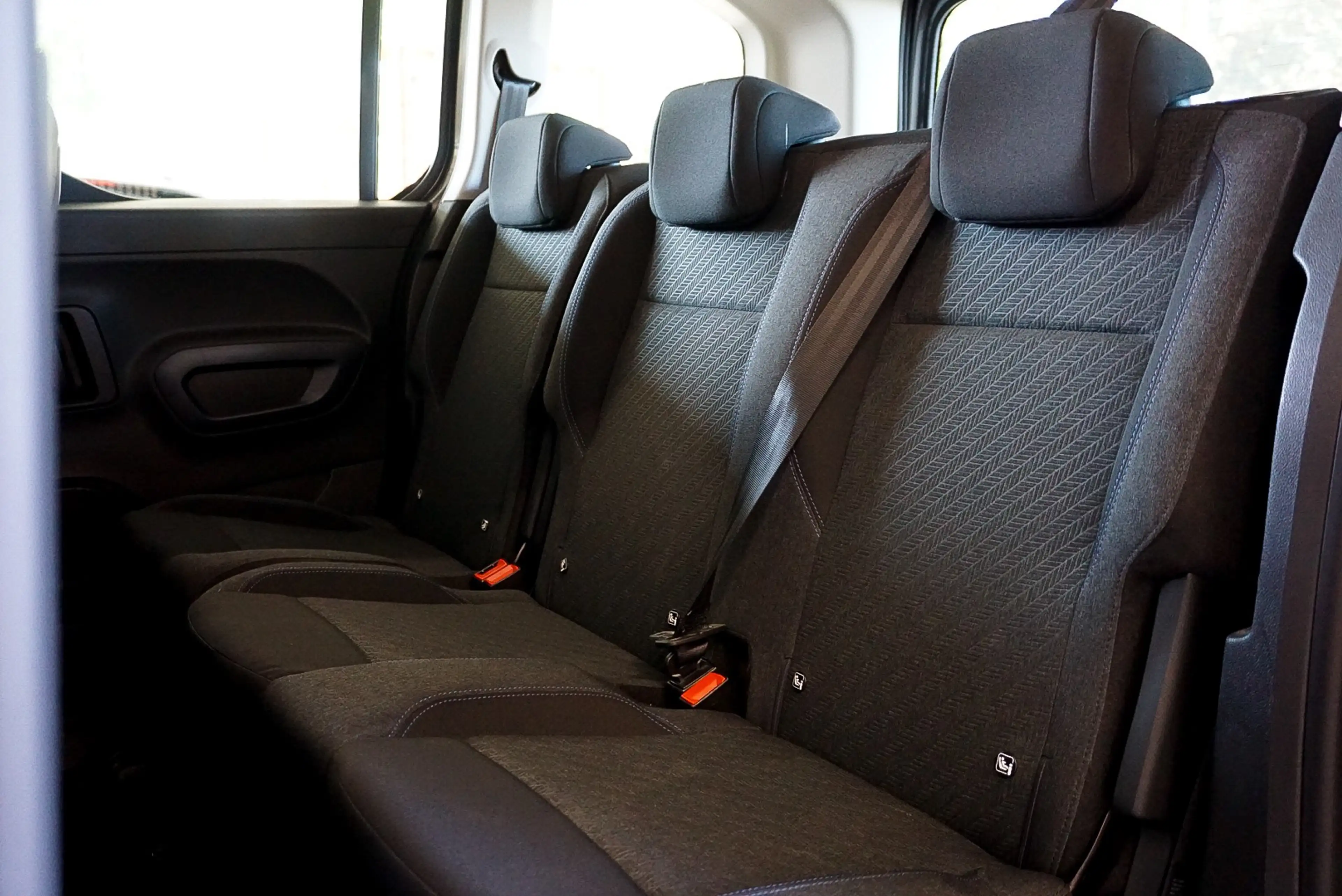 Peugeot Rifter 1.5 BlueHDi | Apple CarPlay - GPS - Climatisation - Caméra de recul | 5 places | Garantie 12 mois — photo 15