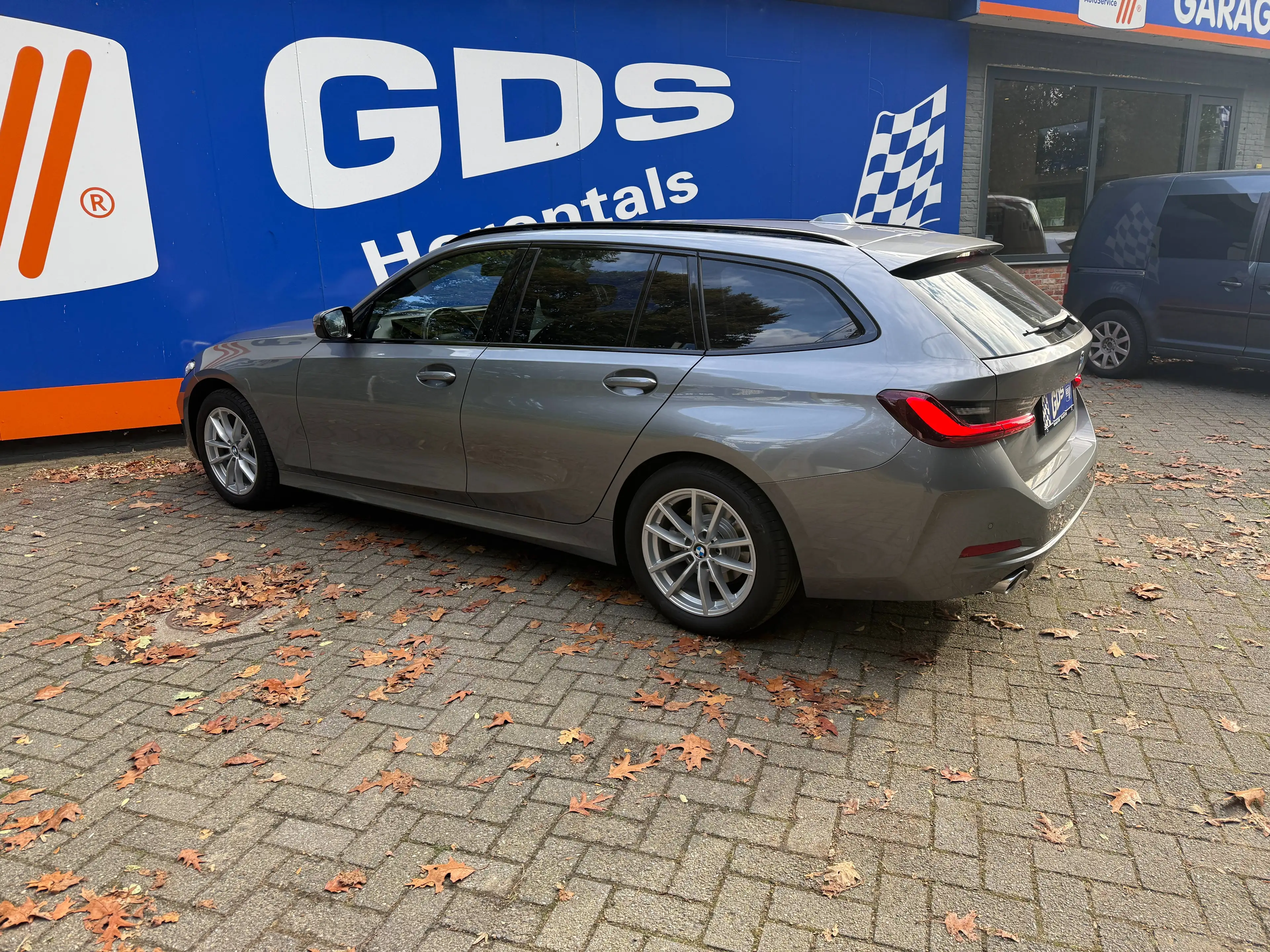BMW 318 Touring - Cruise - App - Zetelverwarming - Head Up Display - Blindering passagiers - Dode hoek detectie — photo 10