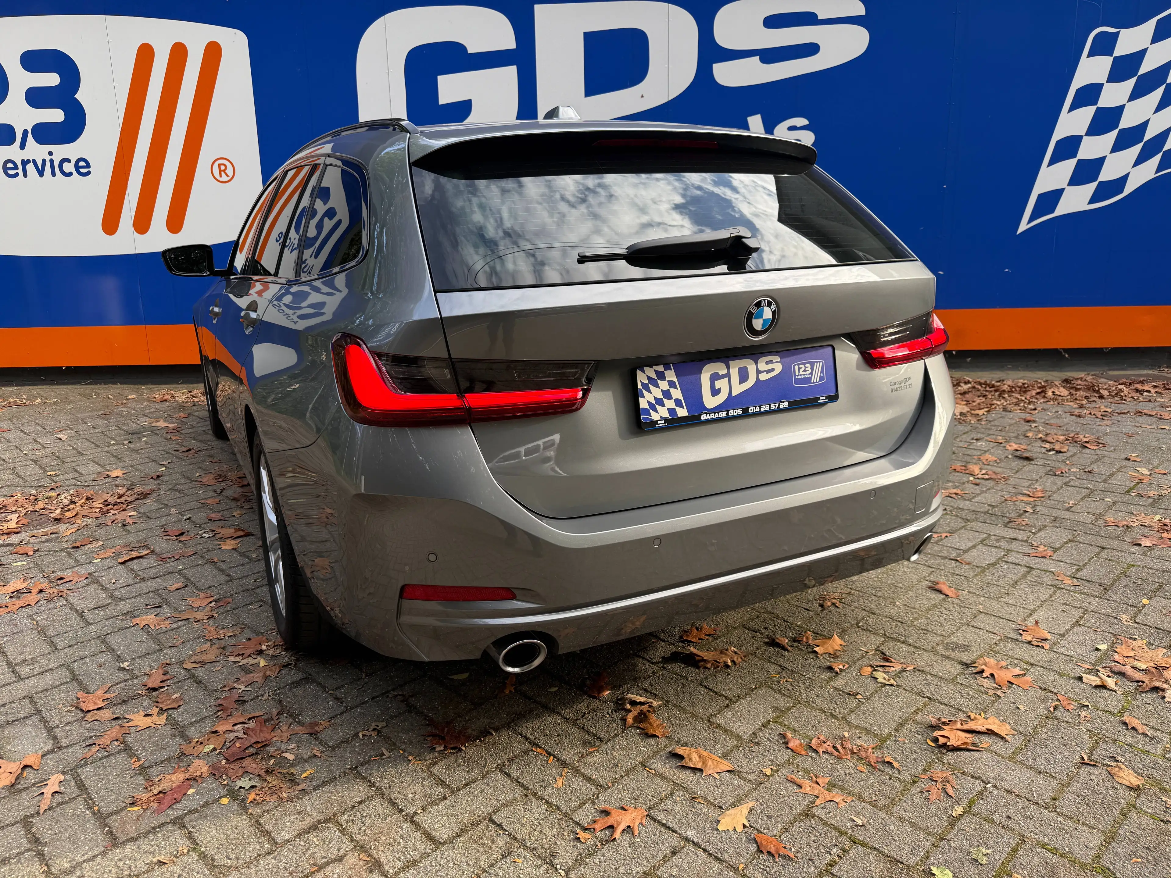 BMW 318 Touring - Cruise - App - Zetelverwarming - Head Up Display - Blindering passagiers - Dode hoek detectie — photo 9