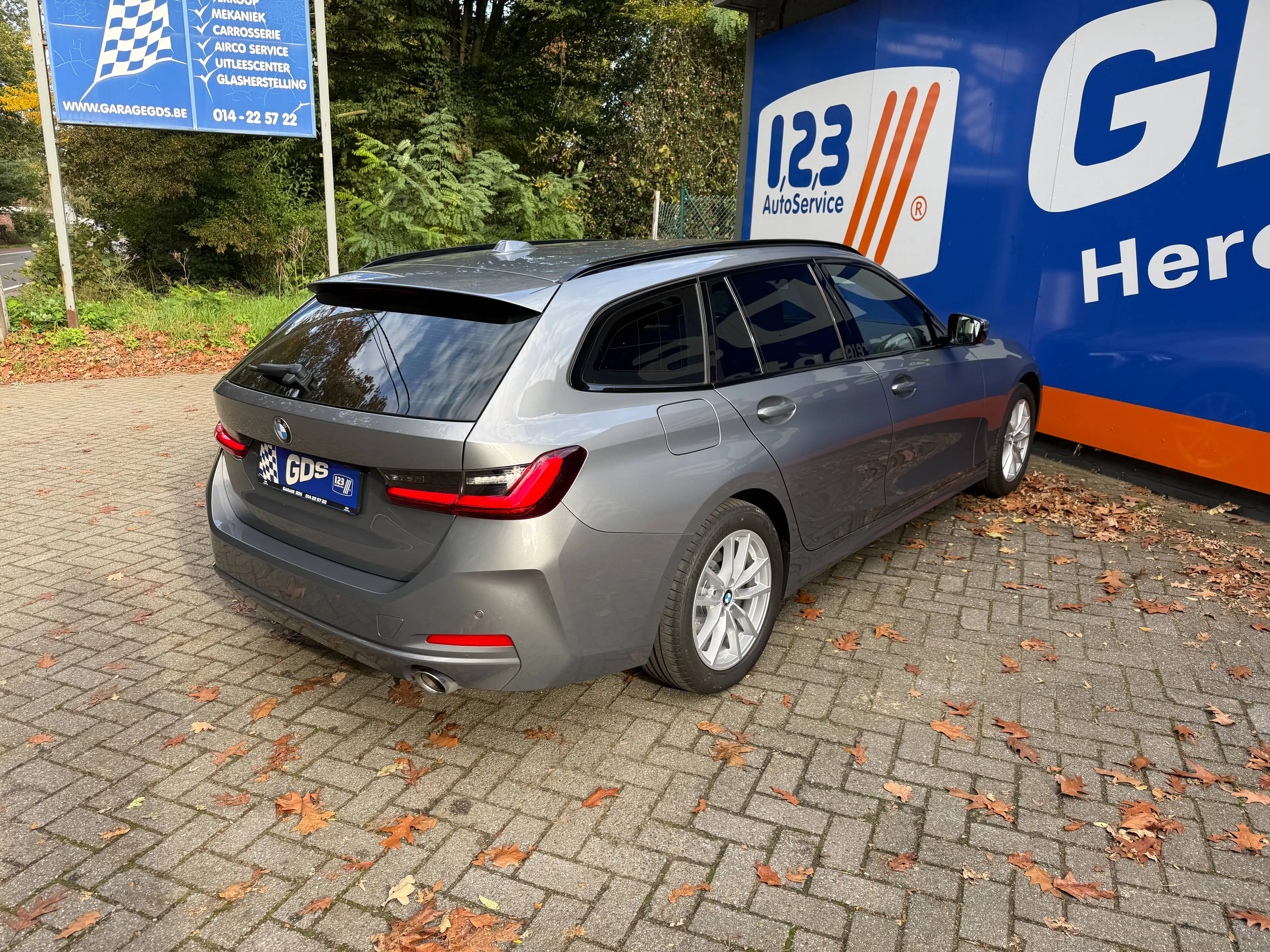 BMW 318 Touring - Cruise - App - Zetelverwarming - Head Up Display - Blindering passagiers - Dode hoek detectie — photo 11
