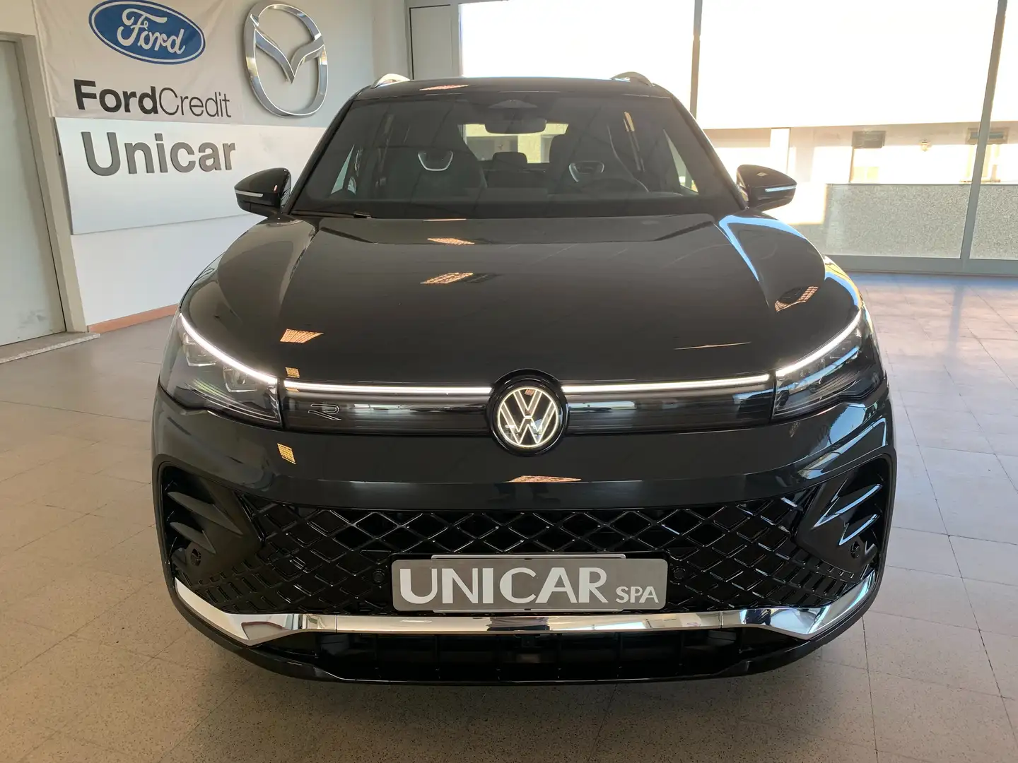 Volkswagen Tiguan 1.5 BENZ/IBRIDA. R-Line Plus 150cv dsg "NUOVA" Grigio - 2