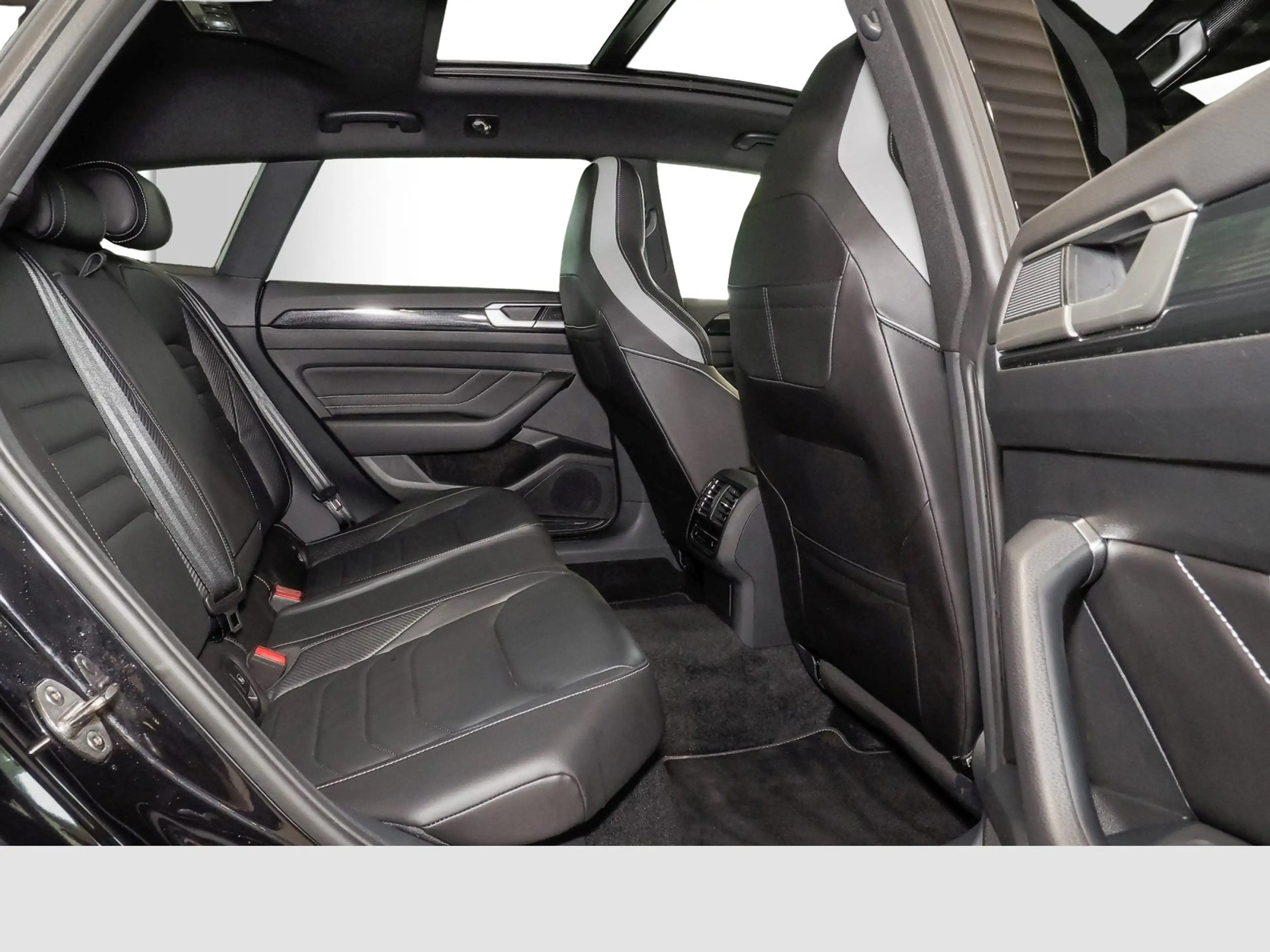 Volkswagen Arteon R LINE — photo 9