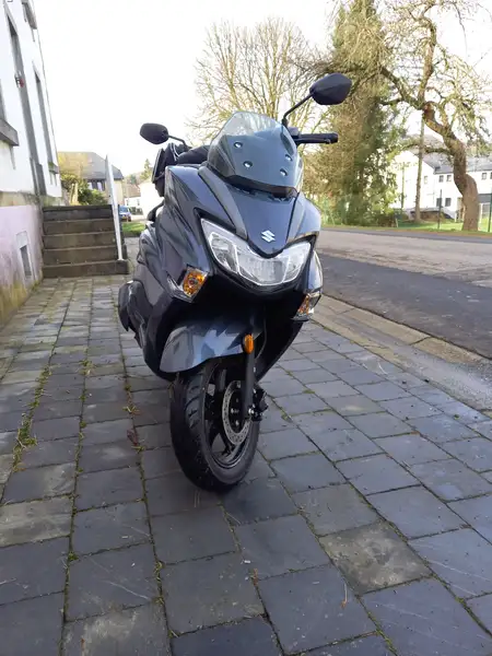 Suzuki Burgman 125 - foto 2