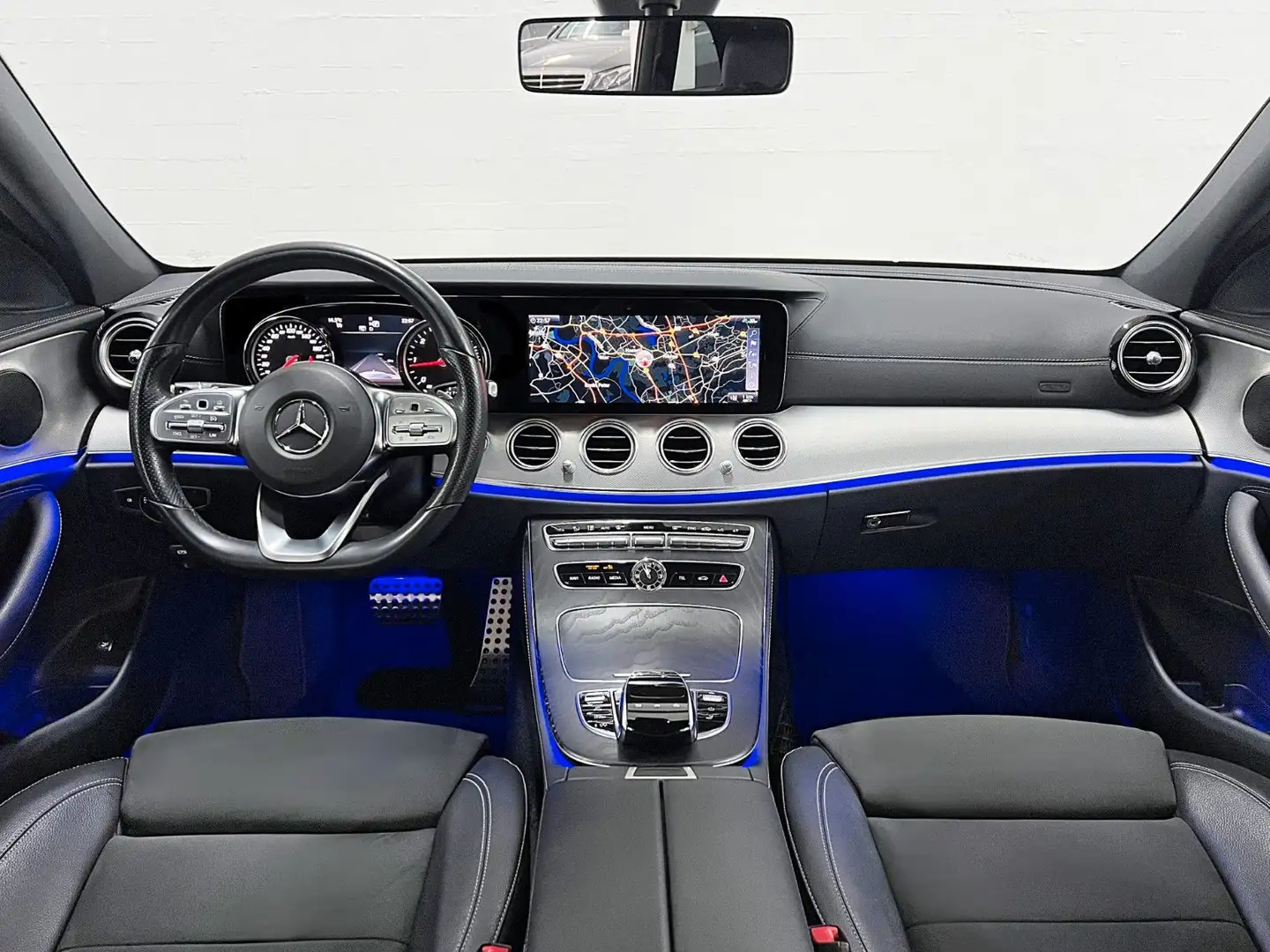 Mercedes-Benz E 220 D T AMG-LINE NIGHT-PAKET*TOP-ZUSTAND* Gris - 2