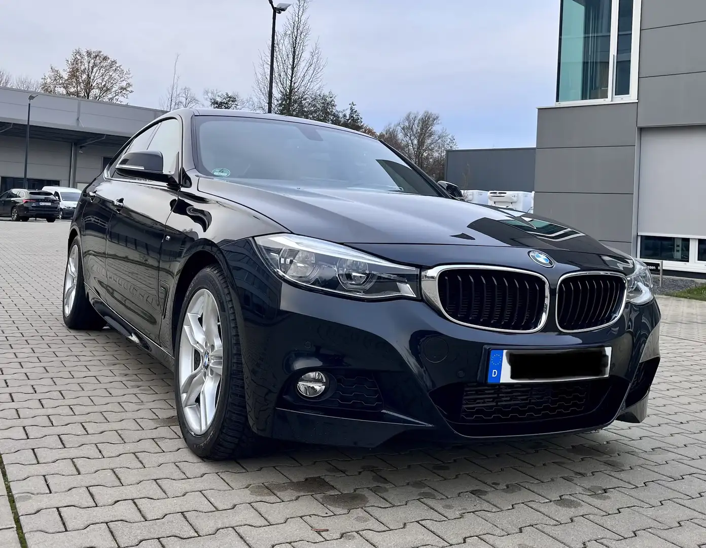BMW 330 330d xDrive GT+M Sport+LED+NAV+GARANTIE+RFK+DAB Schwarz - 1
