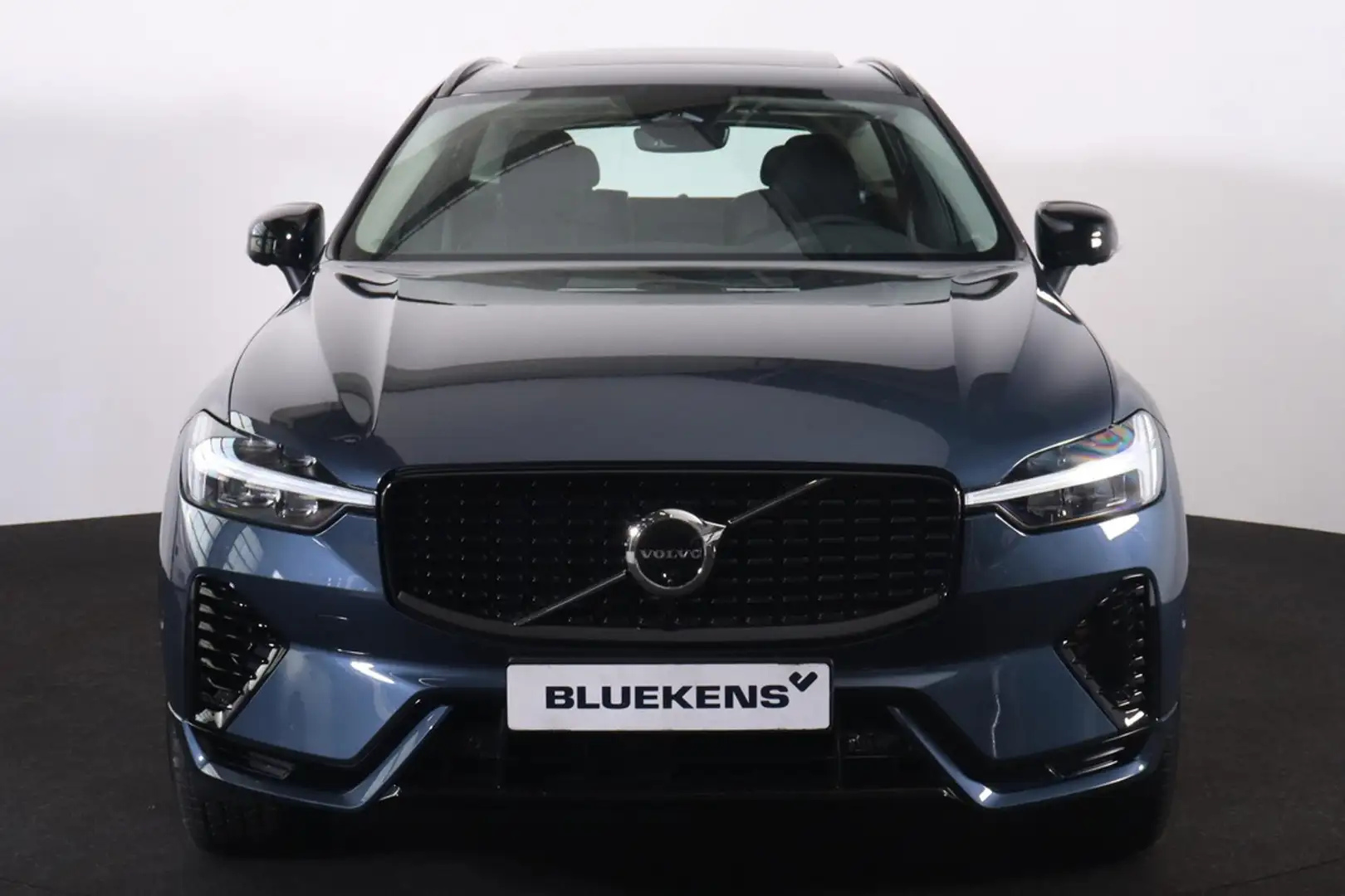 Volvo XC60 T6 Recharge AWD Plus Dark - Panorama/schuifdak - I Blauw - 2