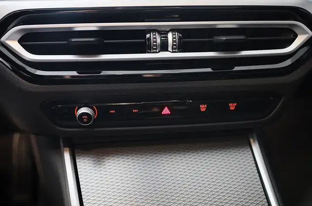 BMW 3 Series view 21