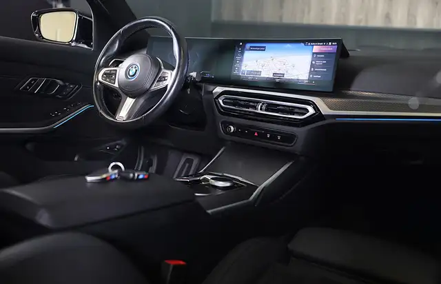 BMW 3 Series view 6
