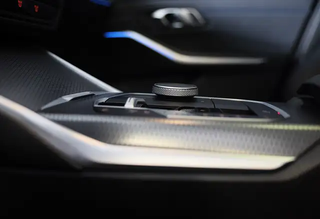 BMW 3 Series view 25