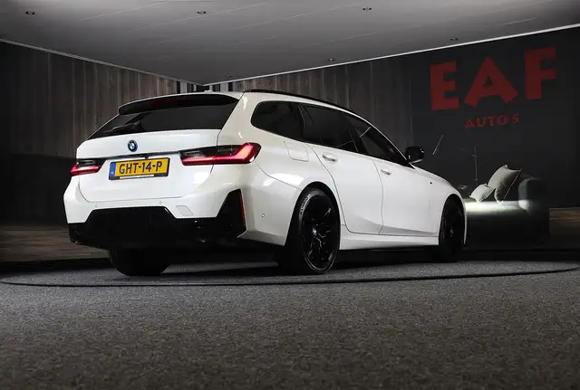 BMW 3 Series view 5