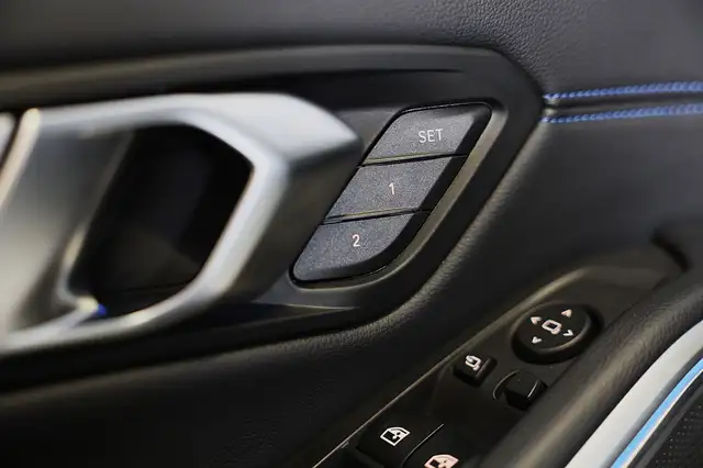 BMW 3 Series view 11
