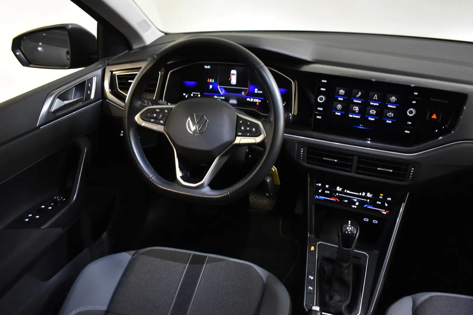 Volkswagen Polo 1.0 TSI 110PK DSG STYLE VIRTUAL/CARPLAY/IQ-LIGHT Grau - 2