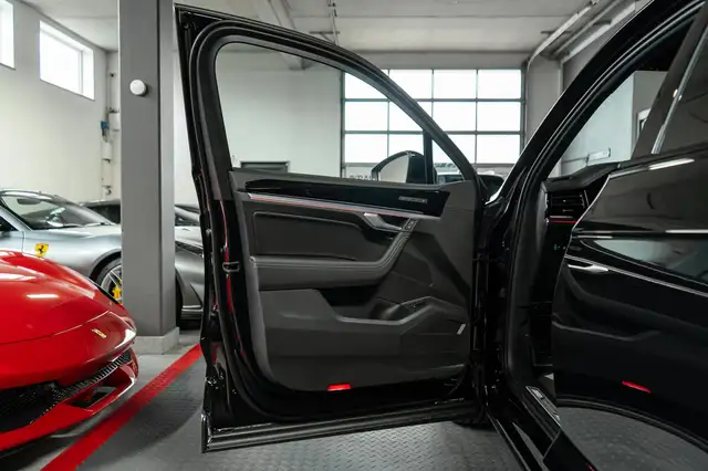 Volkswagen Touareg view 13