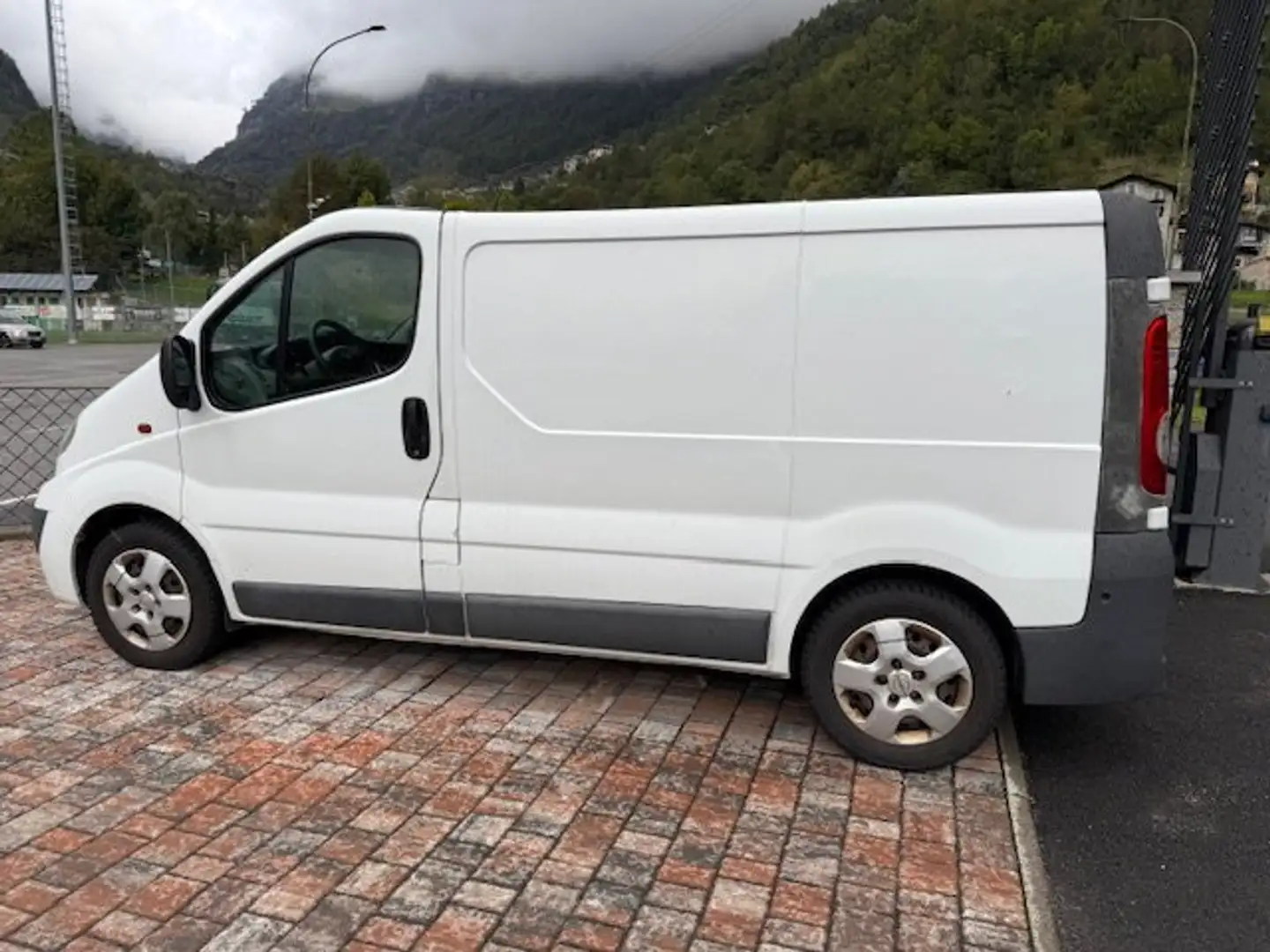 Opel Vivaro furgone autocarro 3 posti Bianco - 2