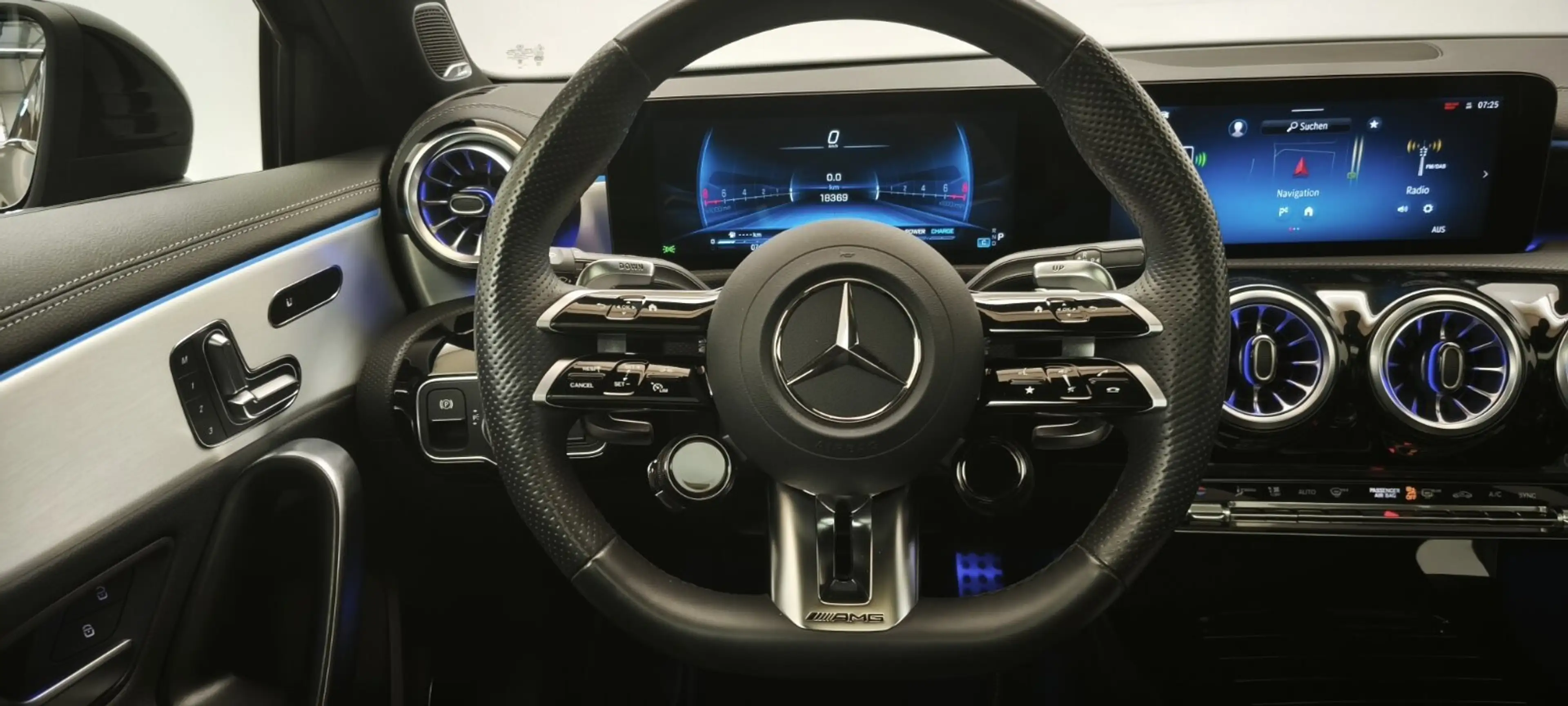 Mercedes-Benz A 35 AMG A 35 4M Pano Distr 360 Multibeam Spur Night Burm — photo 13