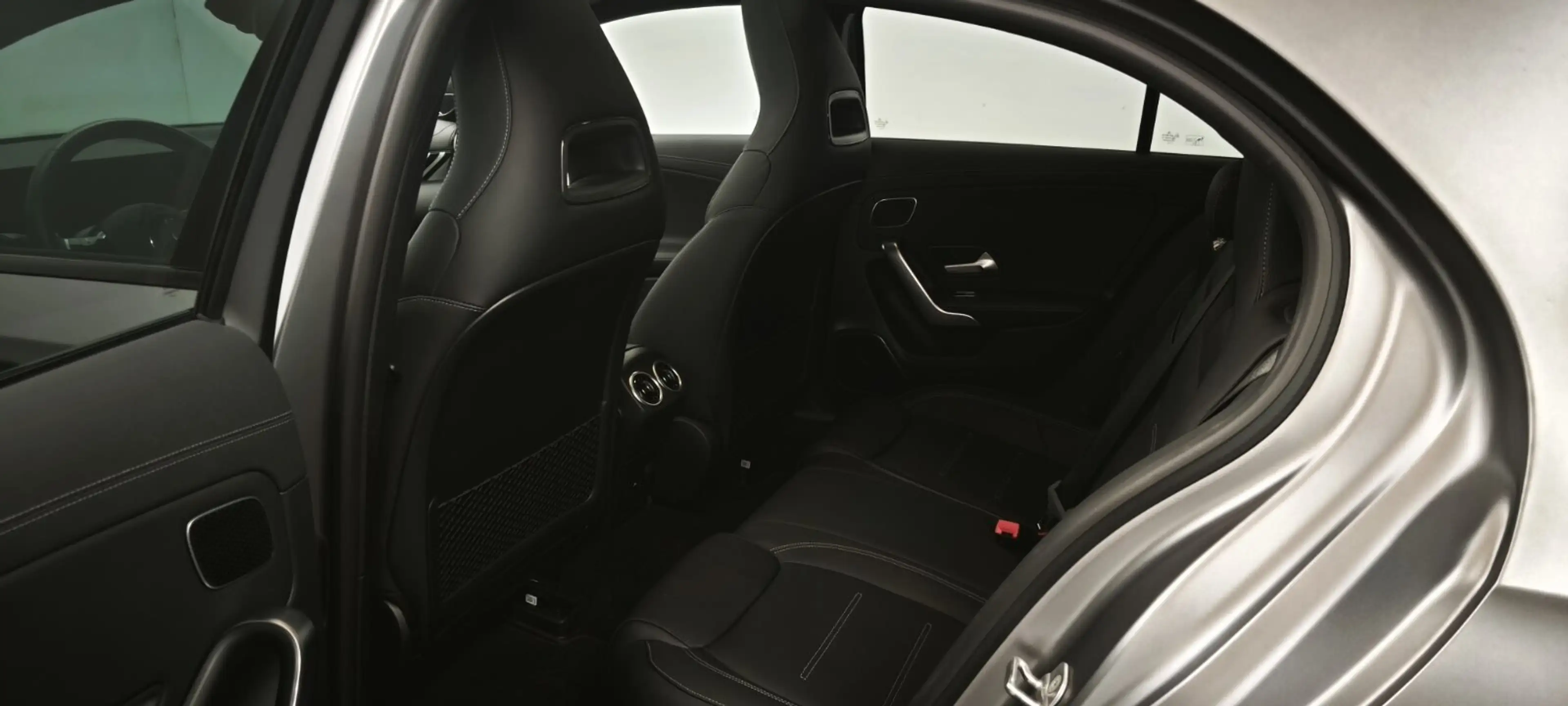 Mercedes-Benz A 35 AMG A 35 4M Pano Distr 360 Multibeam Spur Night Burm — photo 12