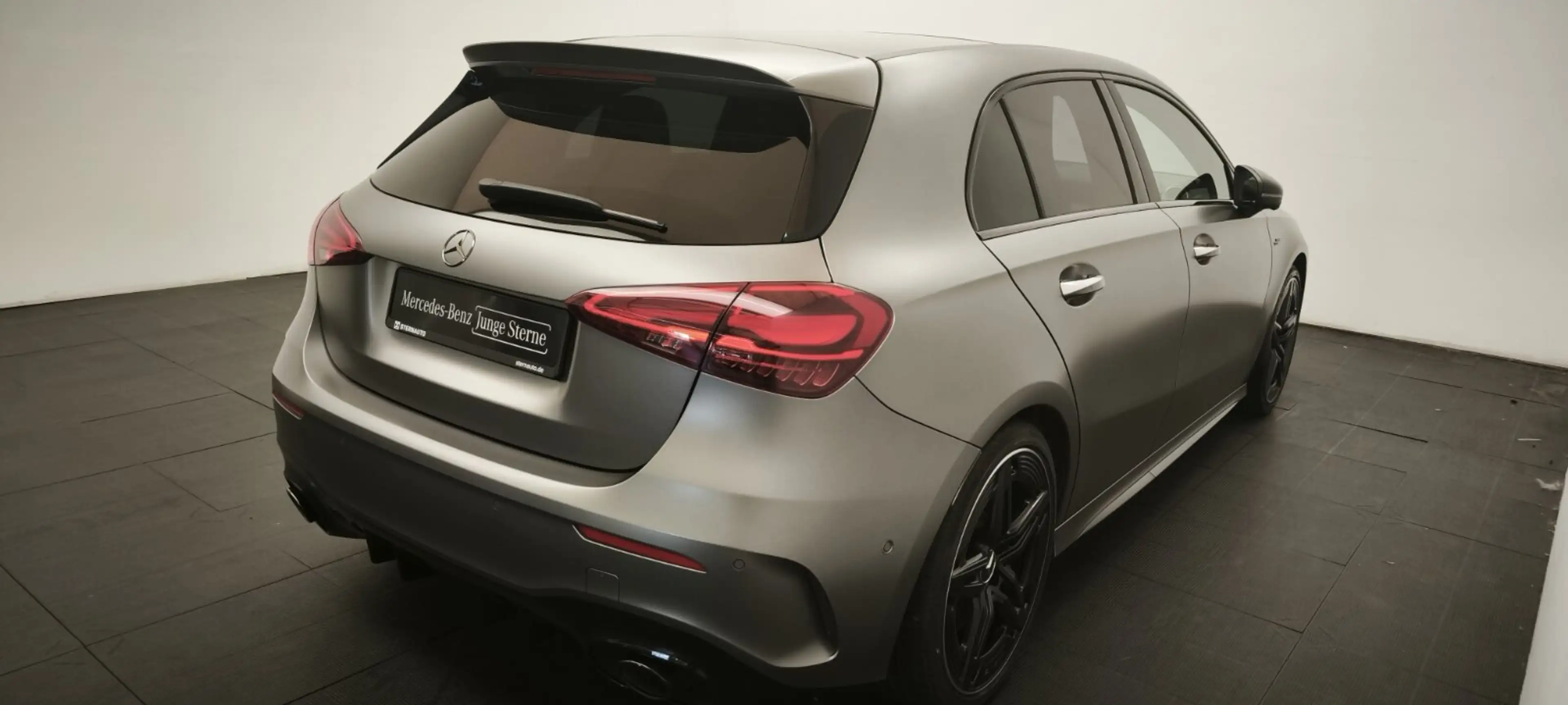 Mercedes-Benz A 35 AMG A 35 4M Pano Distr 360 Multibeam Spur Night Burm — photo 5