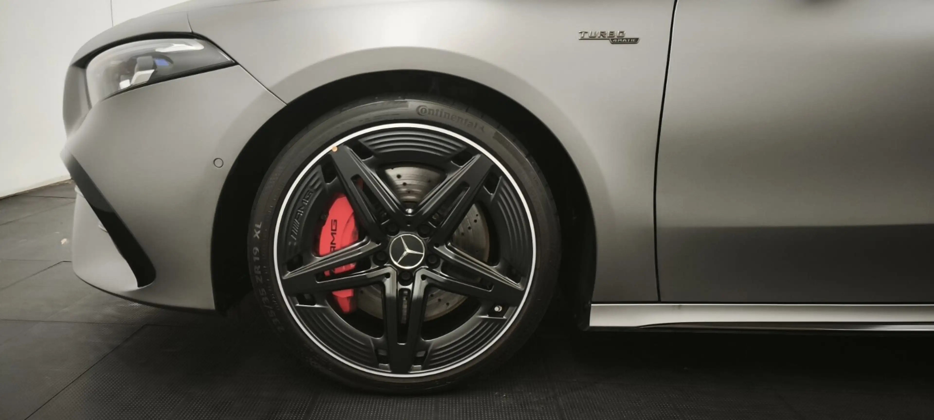 Mercedes-Benz A 35 AMG A 35 4M Pano Distr 360 Multibeam Spur Night Burm — photo 9